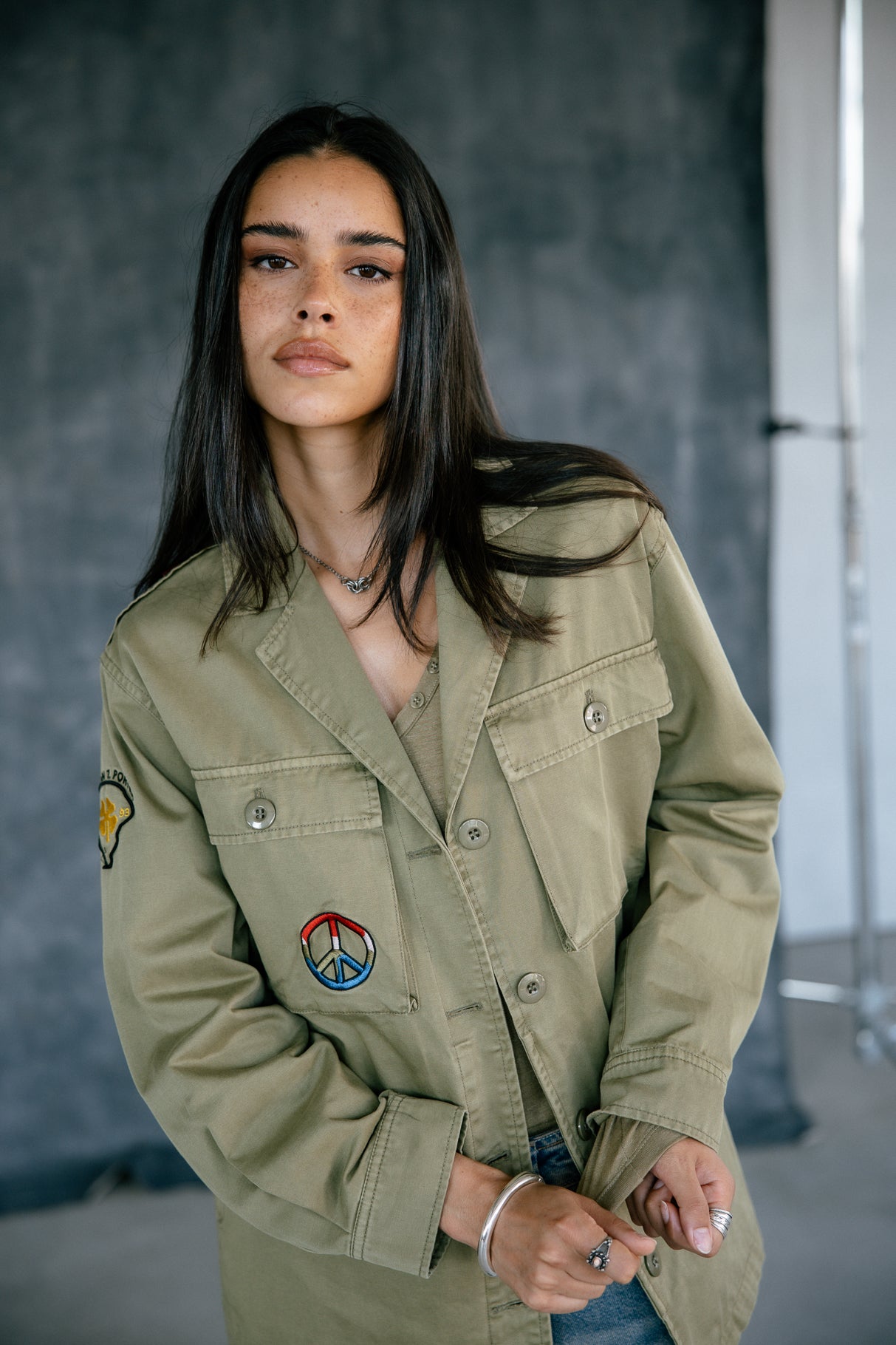 

Overshirt with patches Woman Venty Patches 2 light khaki | Freeman T. Porter