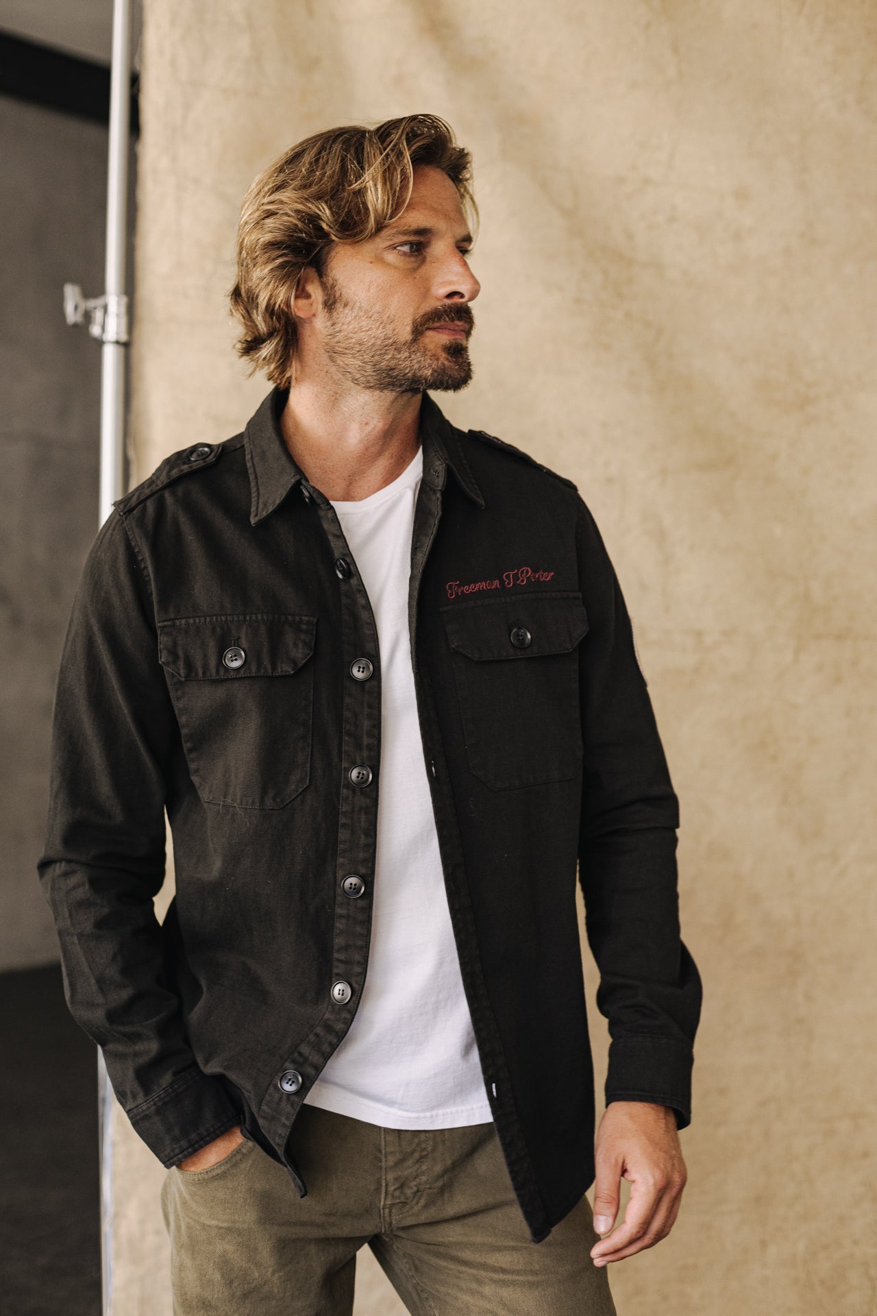 

Patch-Jacke Herren Raven Scrapper black | Freeman T. Porter