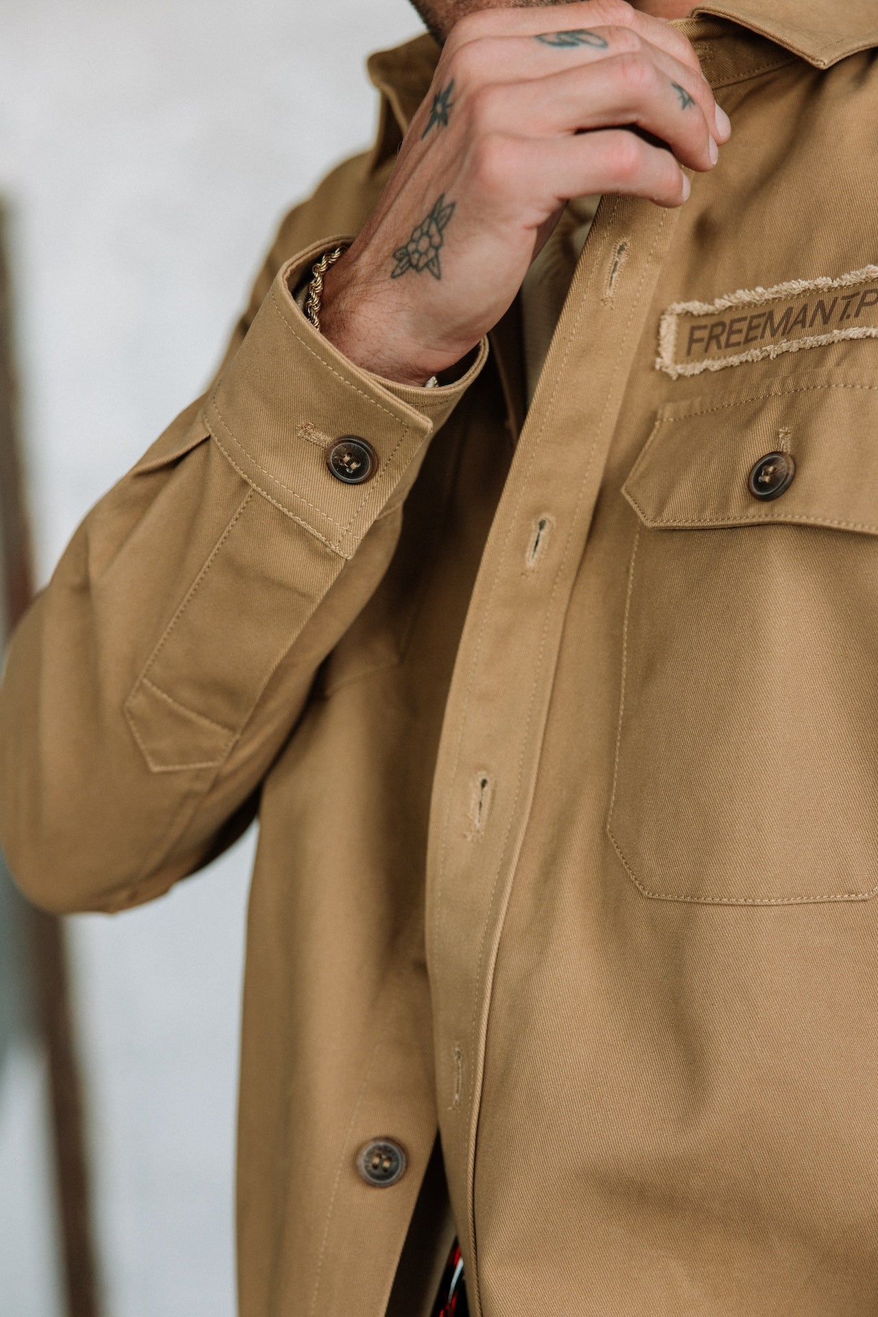 

Surchemise Homme Raven Scrapper camel | Freeman T. Porter