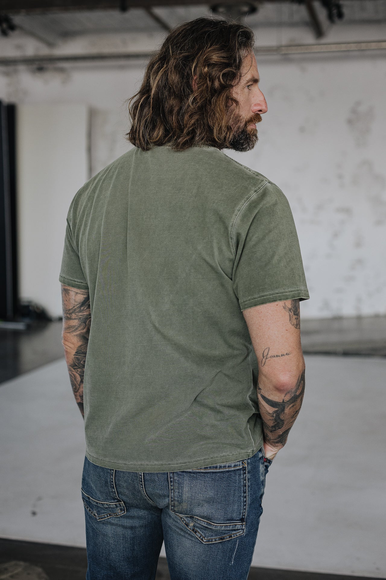 

T-Shirt col rond Hombres Chuck Hanoi olive night | Freeman T. Porter