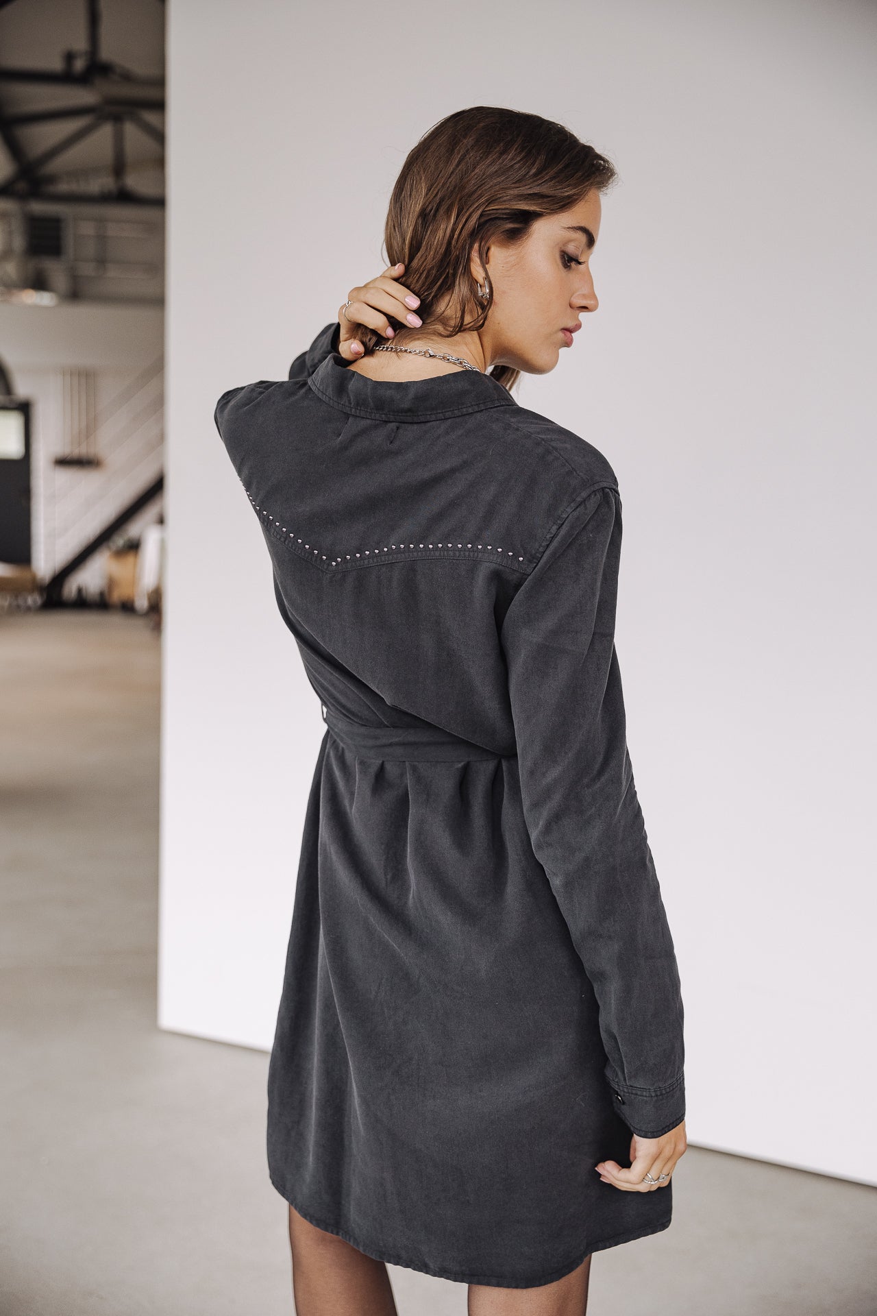 

Robe chemise détails clous Femme Ravissa Plain anthra | Freeman T. Porter