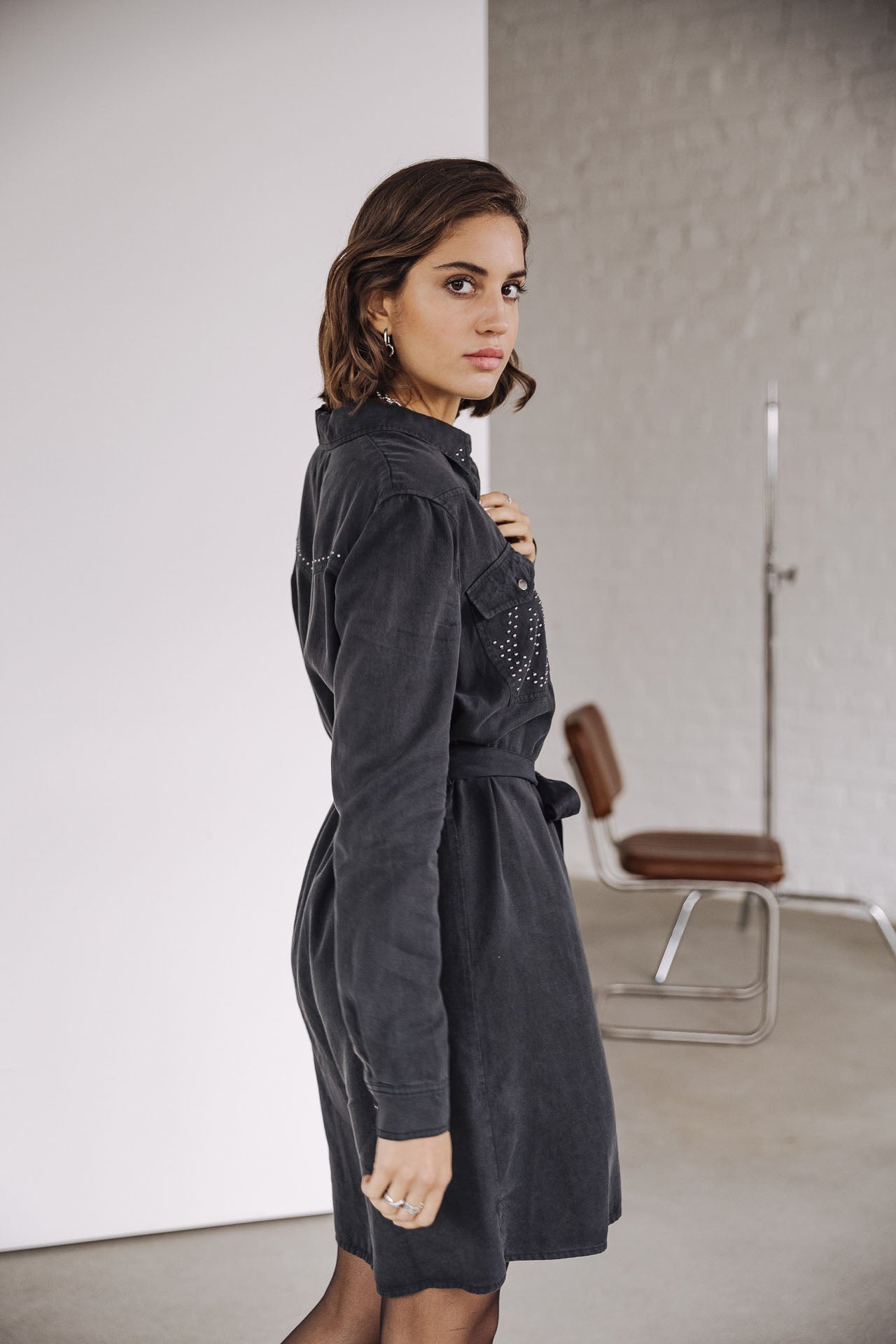 

Robe chemise détails clous Femme Ravissa Plain anthra | Freeman T. Porter