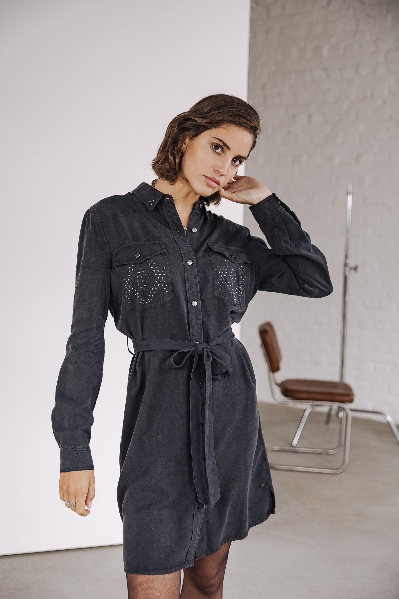 

Robe chemise détails clous Femme Ravissa Plain anthra | Freeman T. Porter