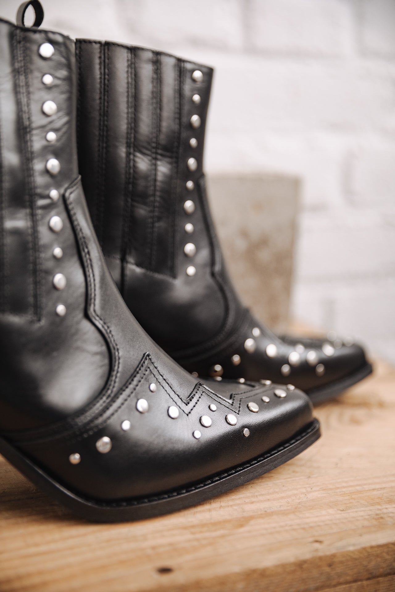 

Boots Femme Teresa Pine Studs black | Freeman T. Porter