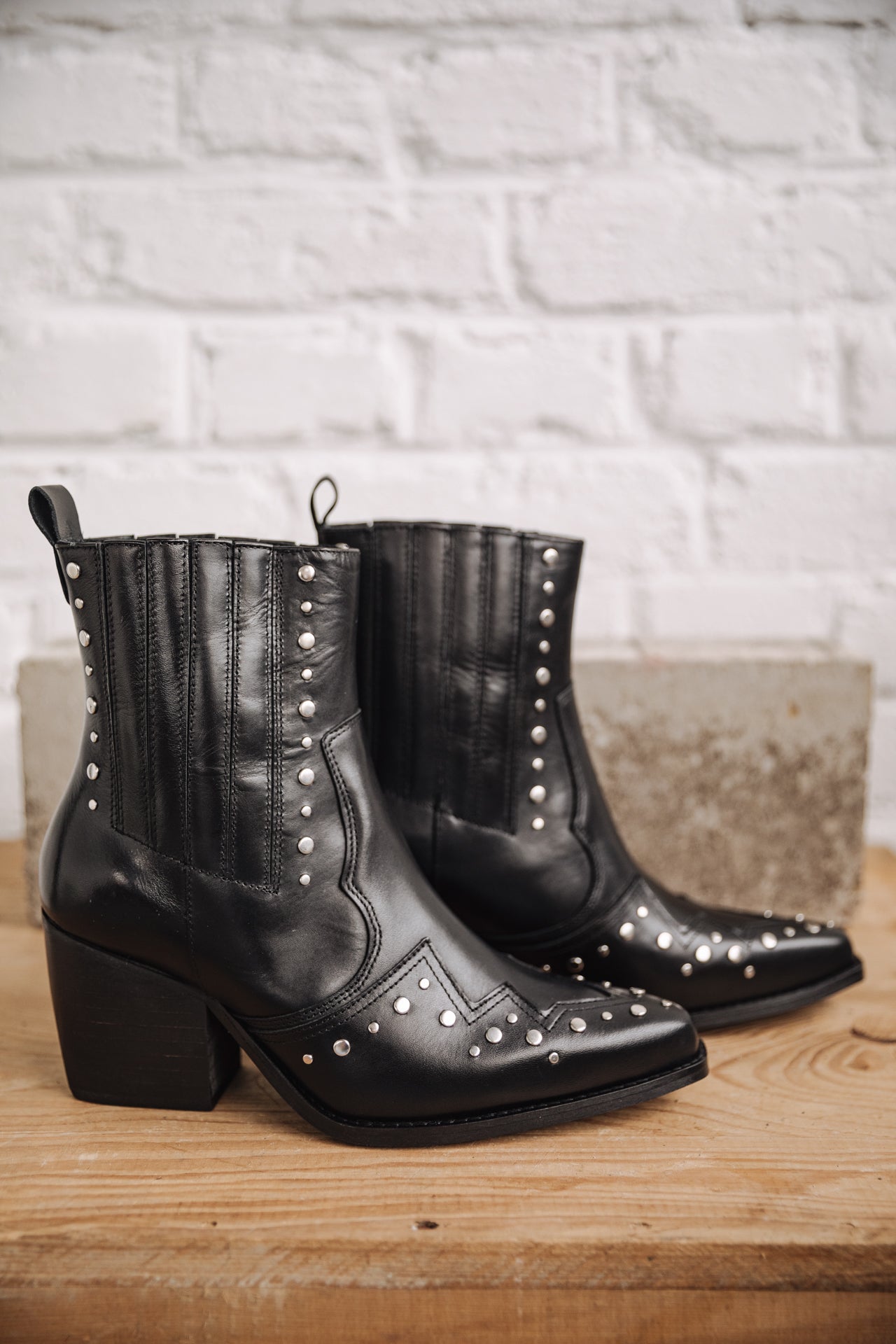 

Boots Femme Teresa Pine Studs black | Freeman T. Porter