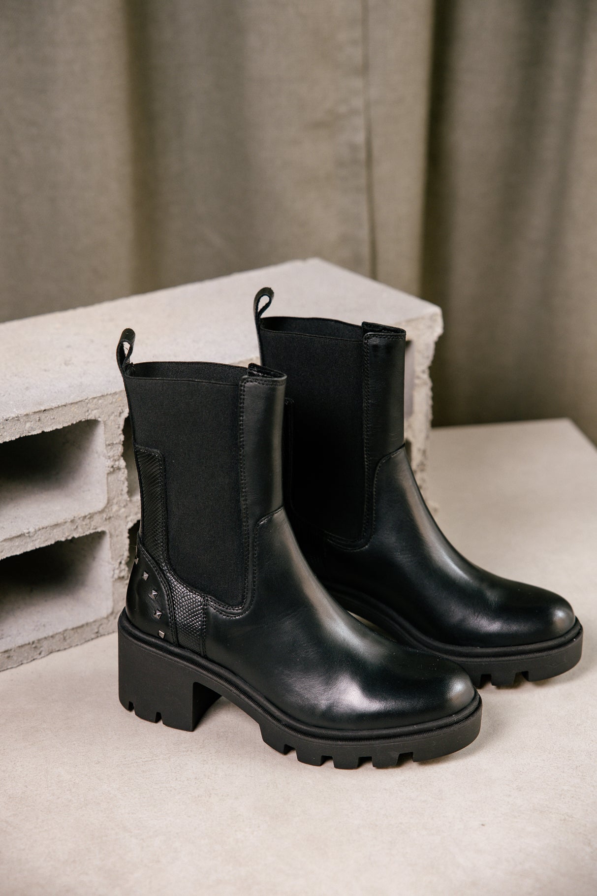   
            

Boots Femme Violina black | Freeman T. Porter
          