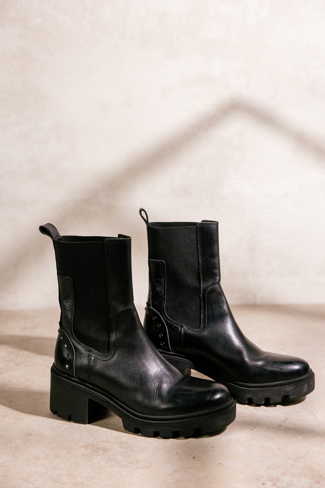 
              

Boots Femme Violina black | Freeman T. Porter
            