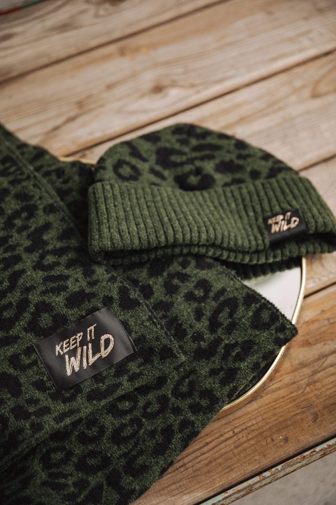 

Écharpe jacquard léopard Femme Wallice Roar rifle green | Freeman T. Porter