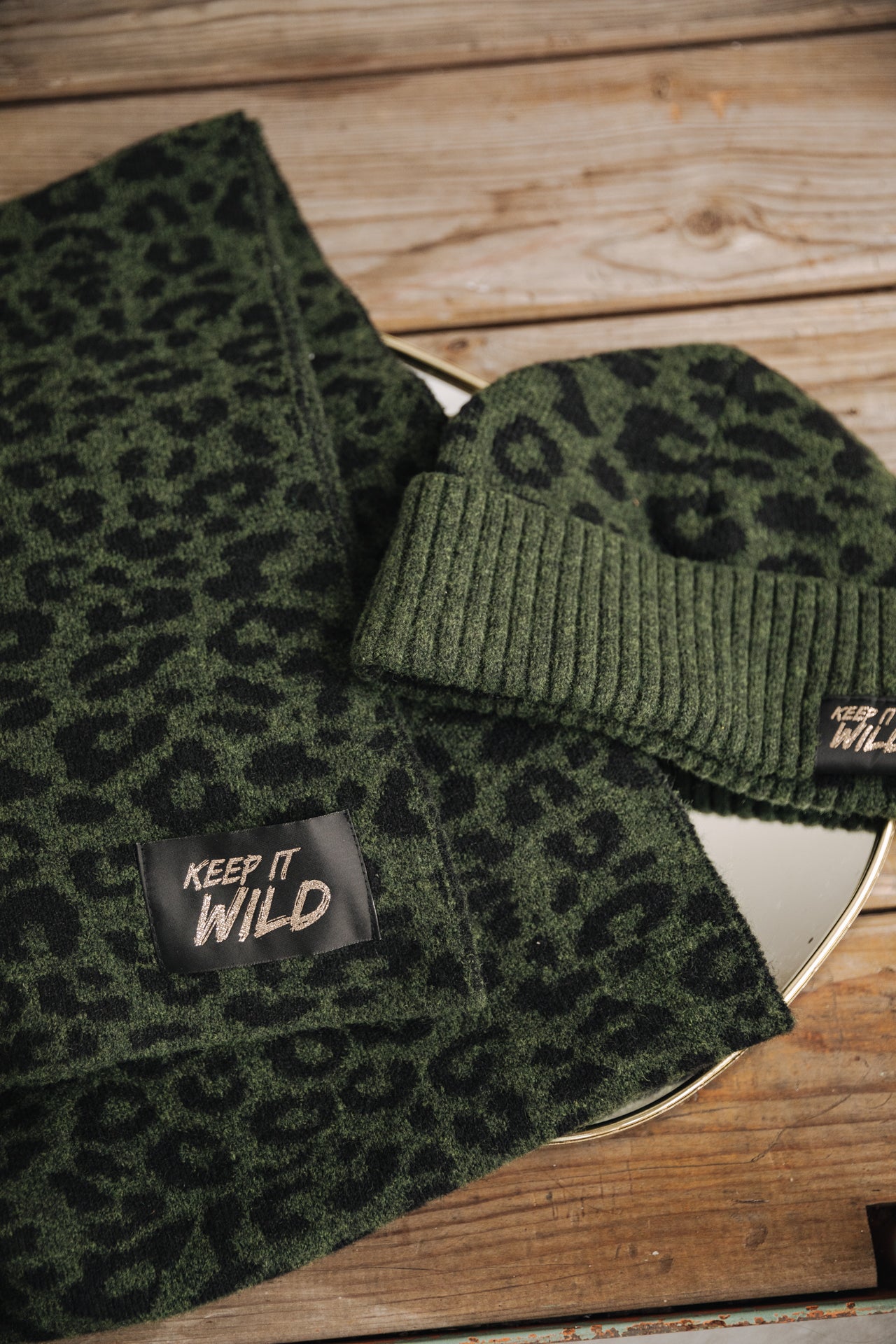 

Écharpe jacquard léopard Femme Wallice Roar rifle green | Freeman T. Porter