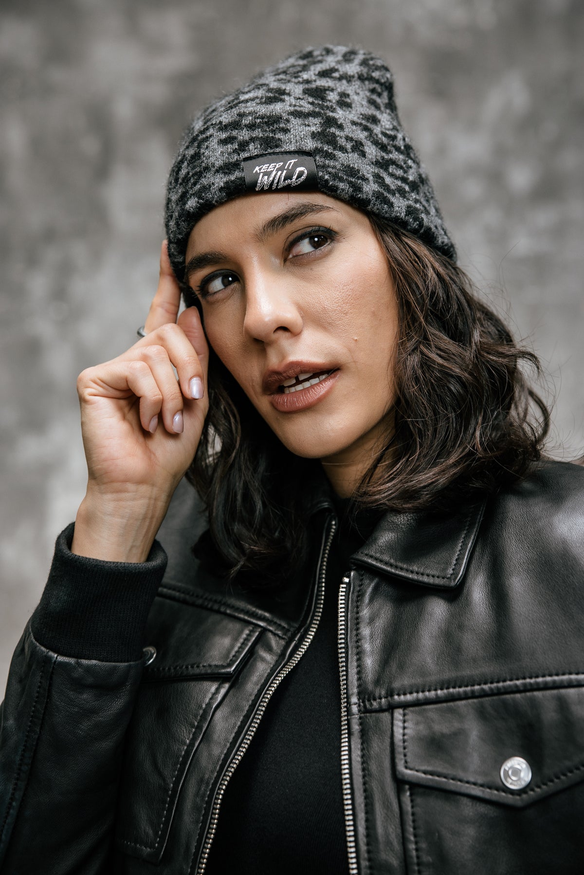 

Bonnet imprimé léopard Femme Wallice Roar grey black | Freeman T. Porter