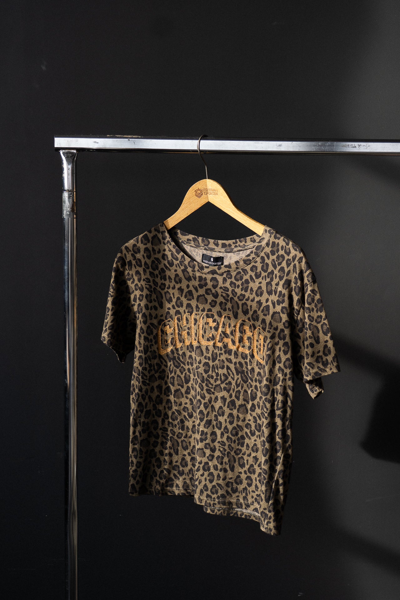 

Camiseta estampada Mujer Suria Leo Chicago khaki | Freeman T. Porter
