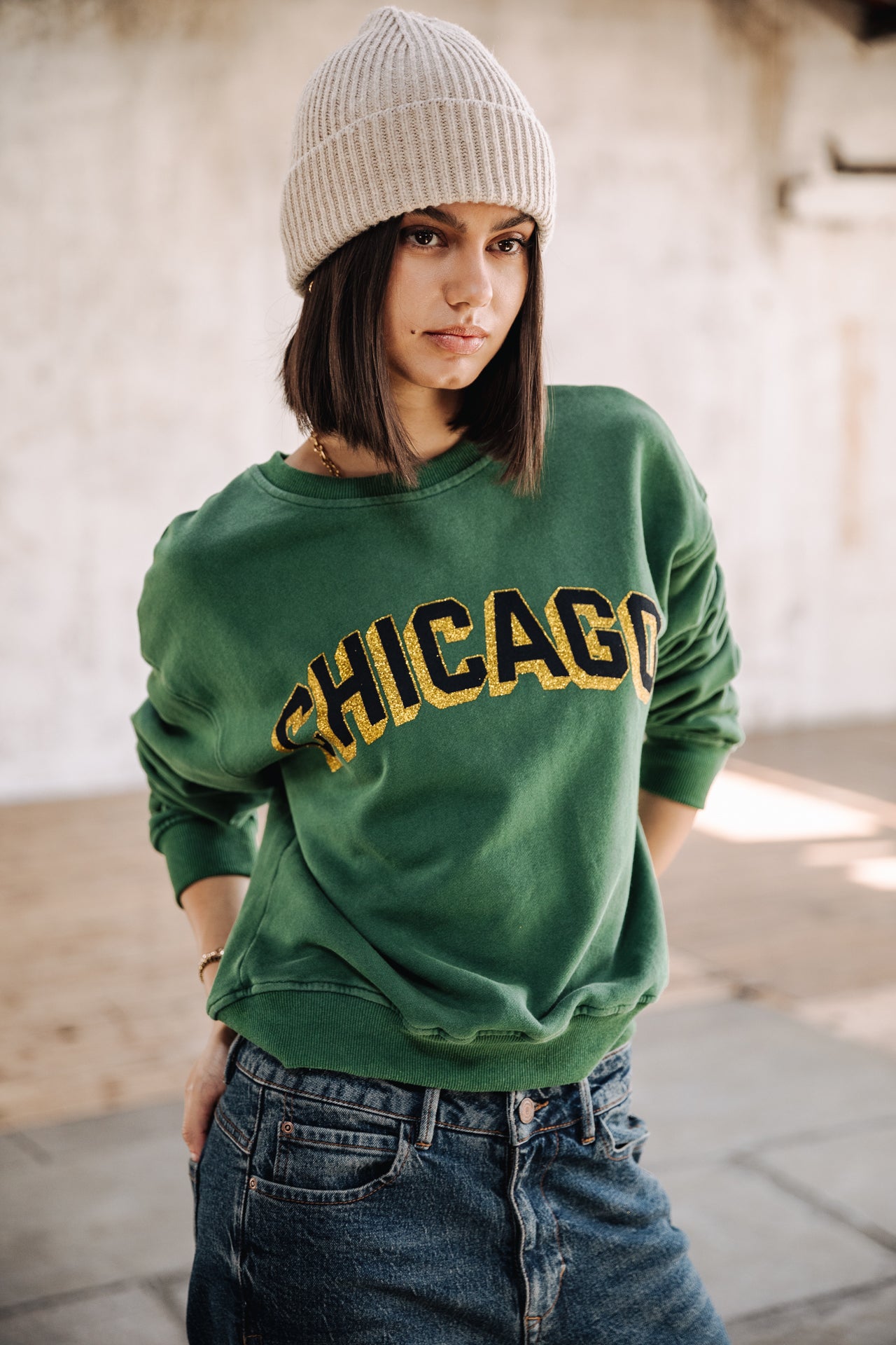 
              

Sweat col rond Femme Solene Chicago Outline evergreen | Freeman T. Porter
            