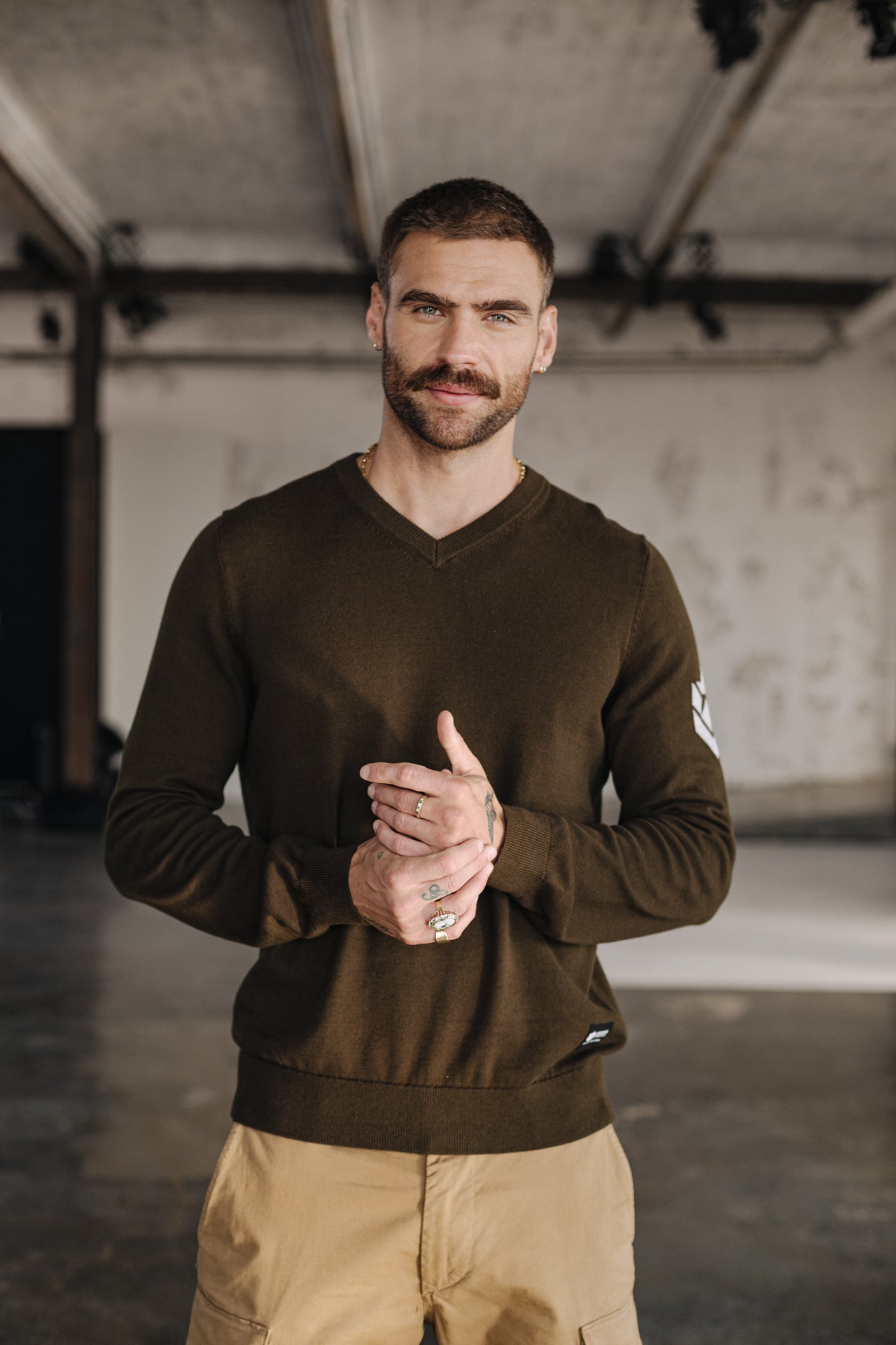   
            

V-neck sweater Men Edgar Conwy olive night | Freeman T. Porter
          