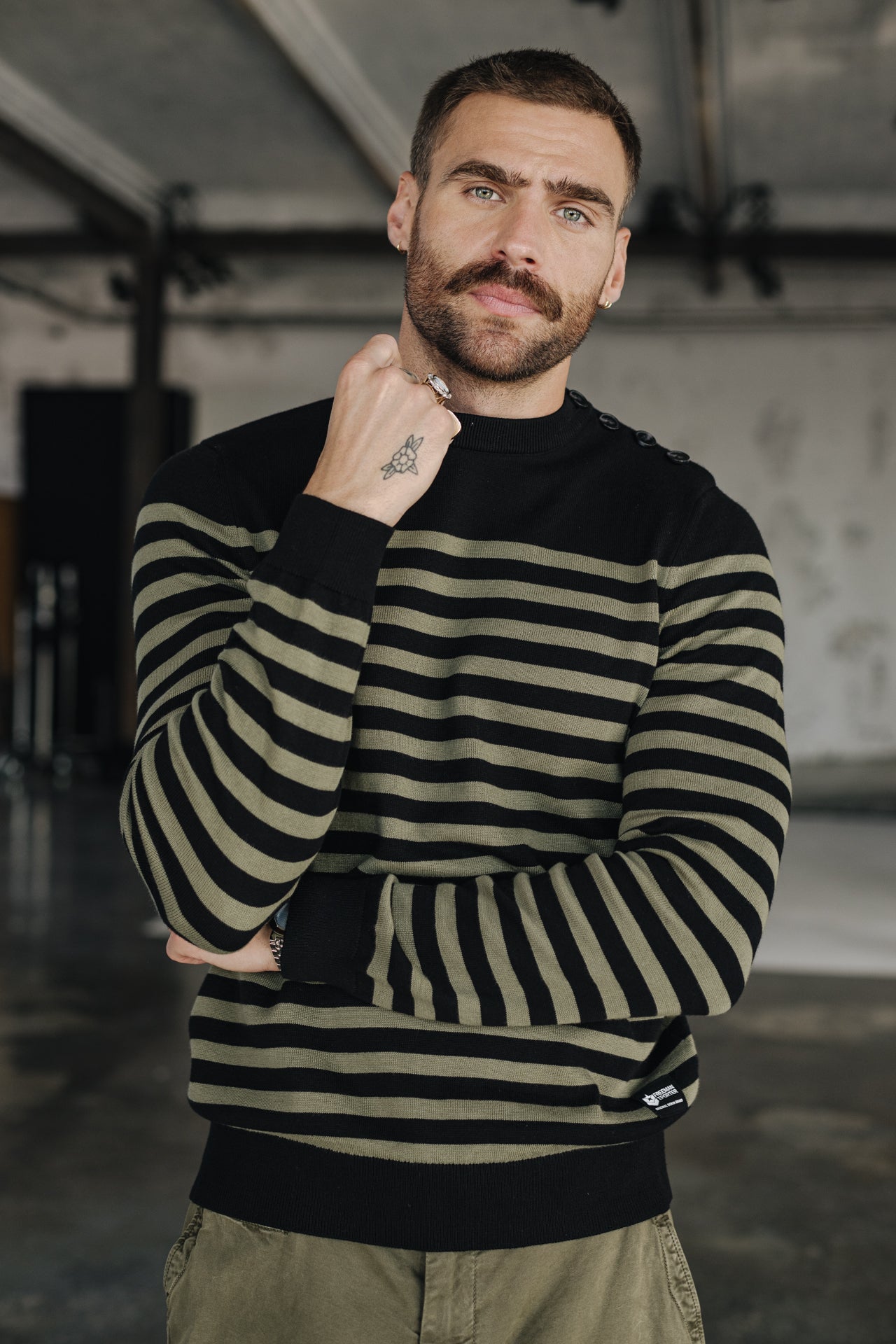 

Pullover mit Knopfkragen Herren Yanis Seaside black_olive night | Freeman T. Porter