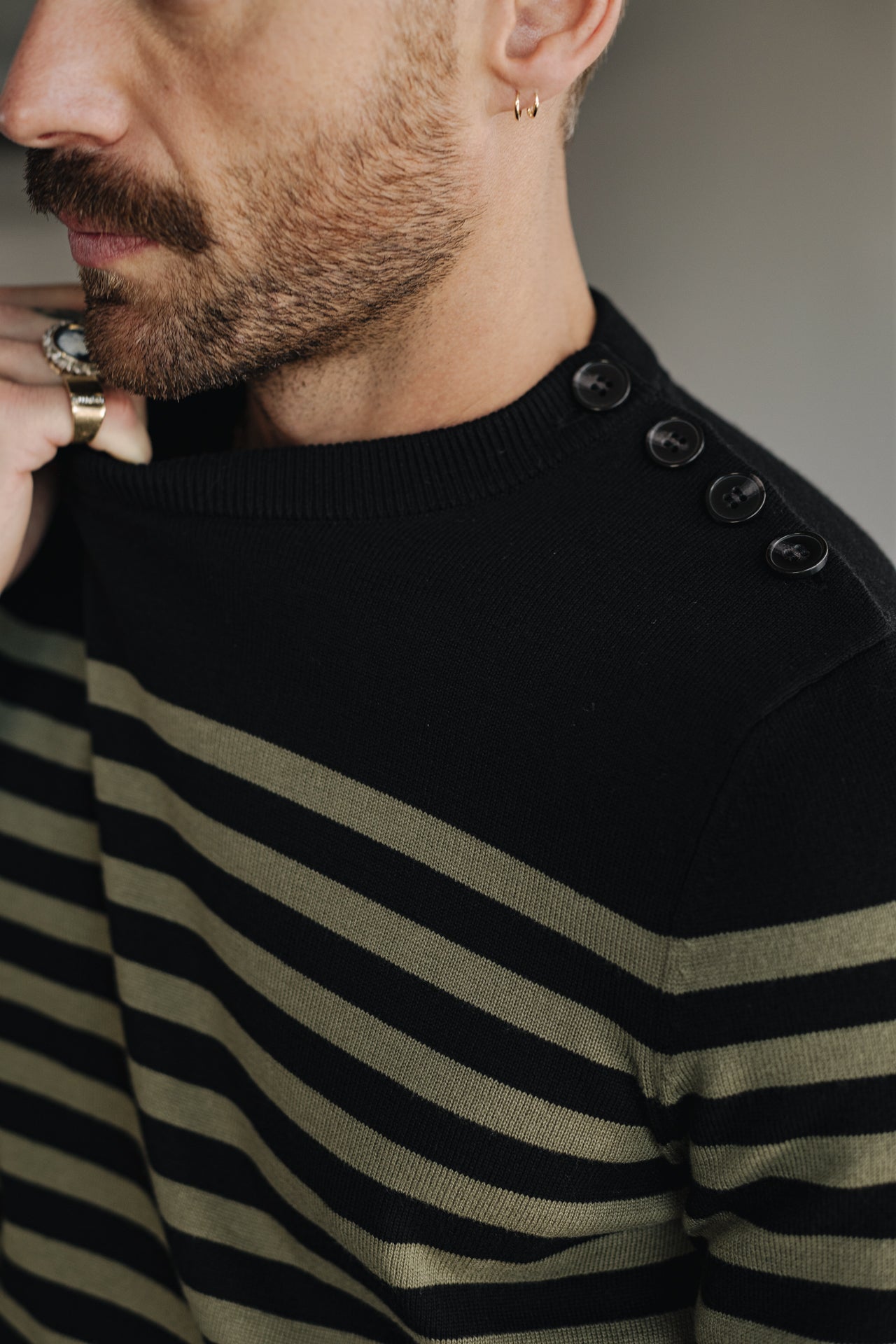 

Pullover mit Knopfkragen Herren Yanis Seaside black_olive night | Freeman T. Porter