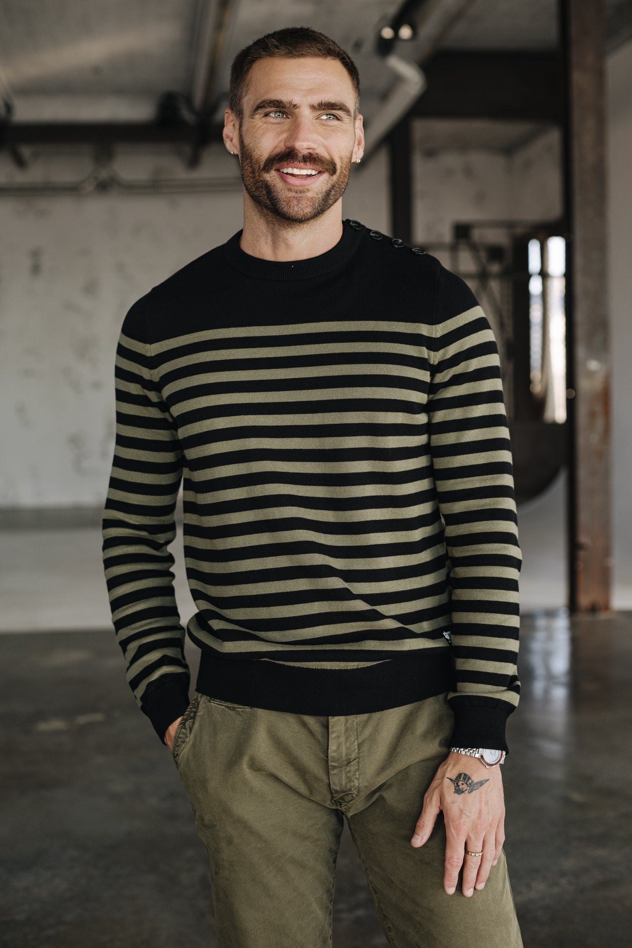 

Pullover mit Knopfkragen Herren Yanis Seaside black_olive night | Freeman T. Porter