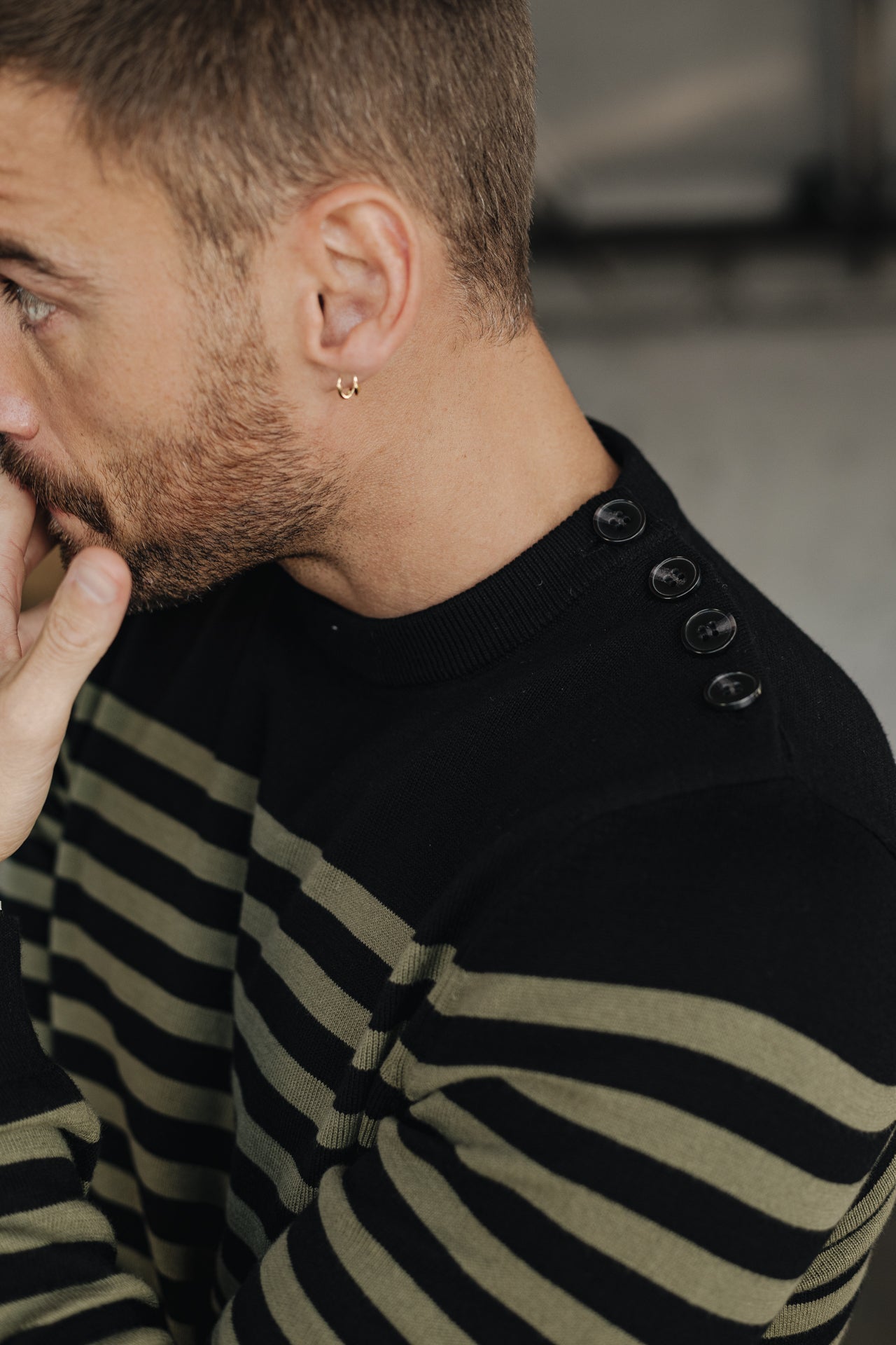 

Pullover mit Knopfkragen Herren Yanis Seaside black_olive night | Freeman T. Porter