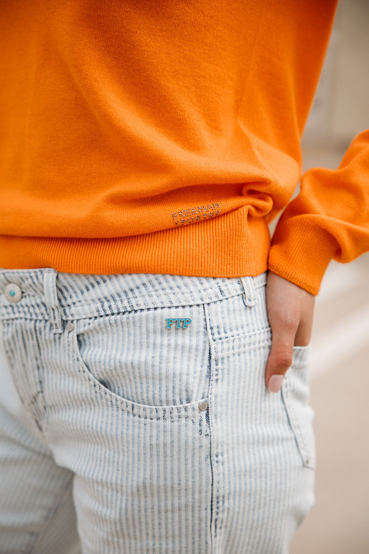 

Eng anliegender Pullover mit V-Ausschnitt Frau Preem sun orange | Freeman T. Porter