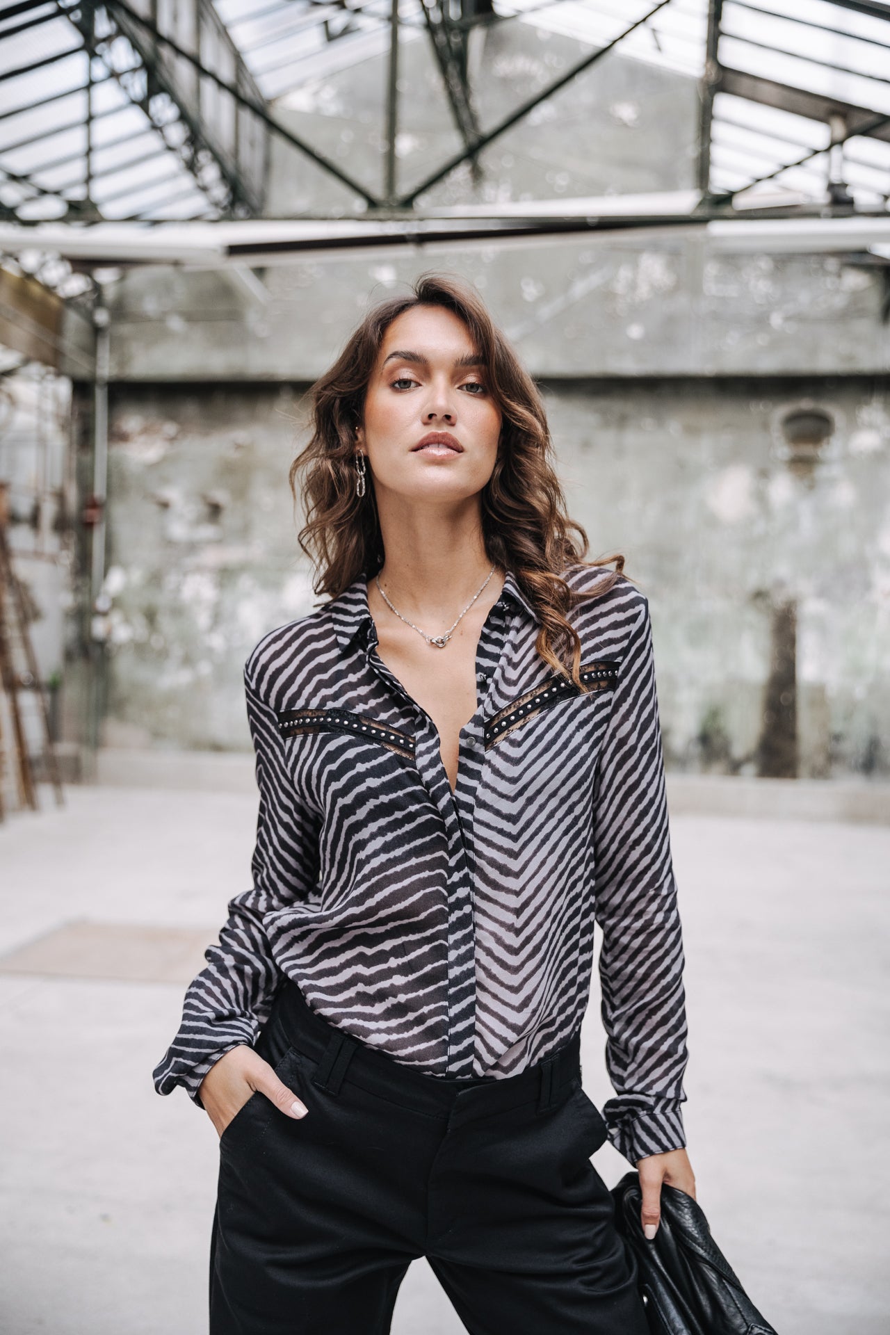   
            

Top bretelles Mujer Crizia Equino grey | Freeman T. Porter
          