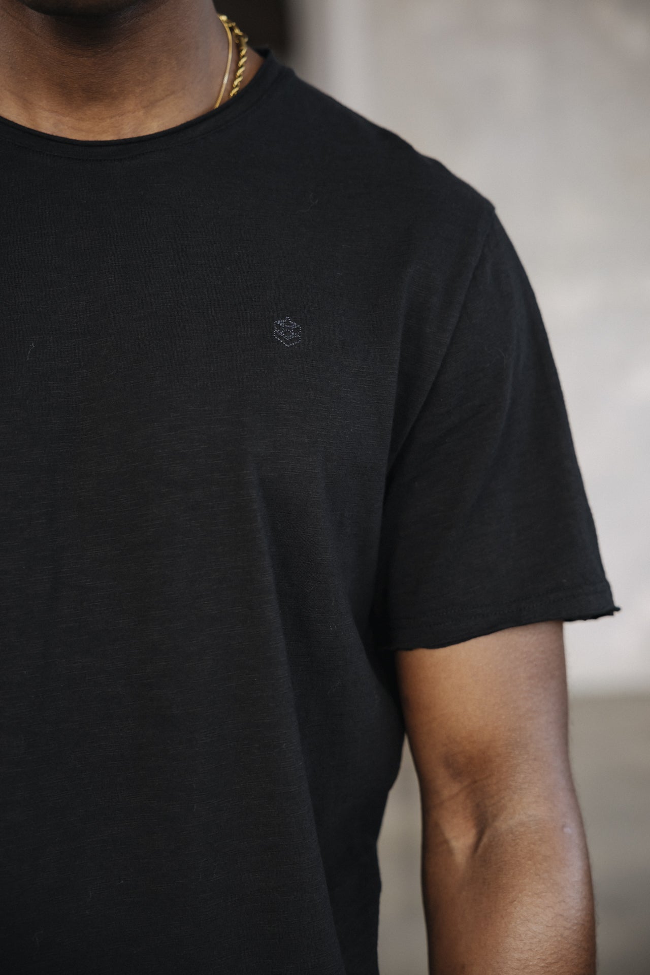 

Camiseta bordada Hombres Chuck Kansas black | Freeman T. Porter