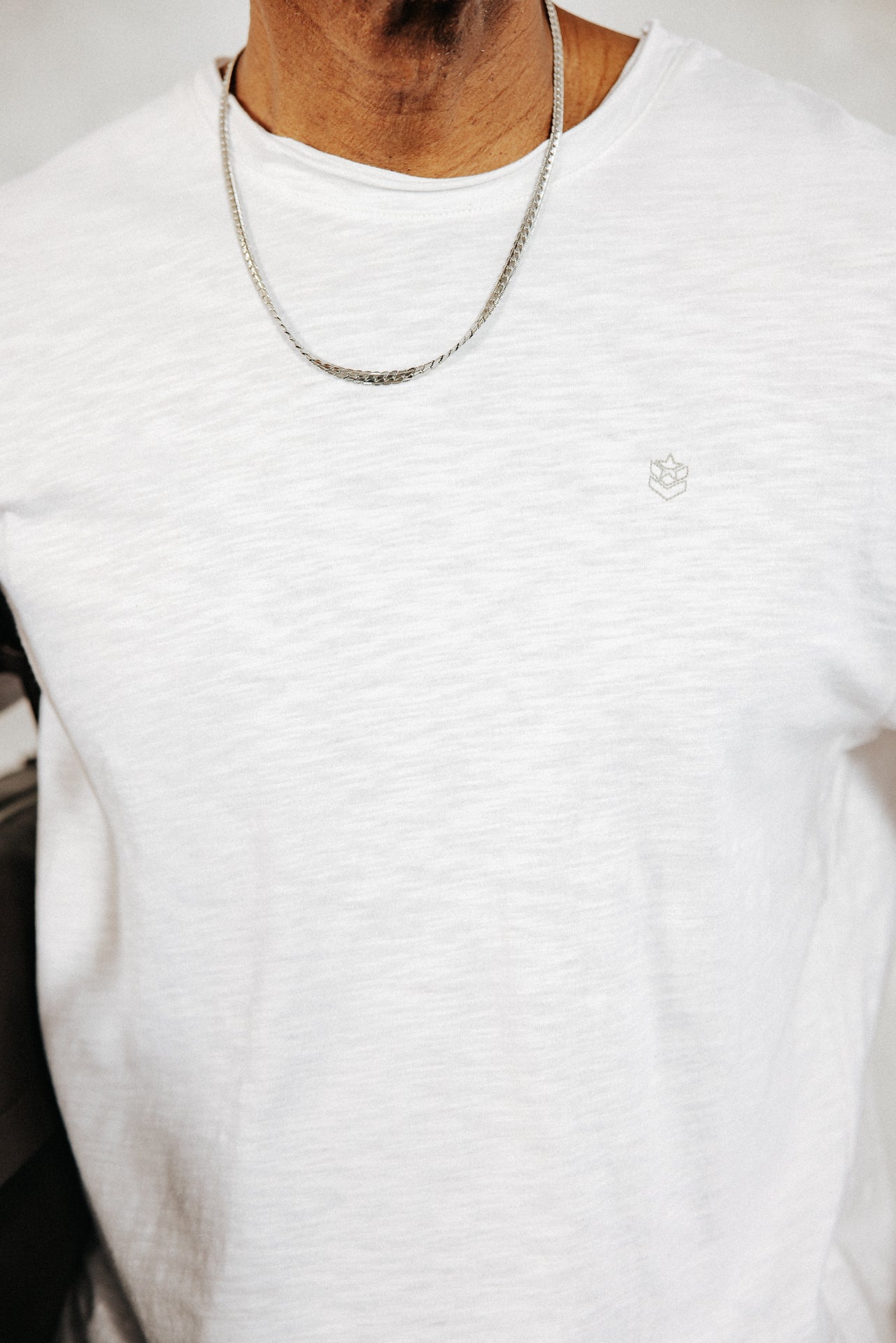 
              

Embroidered T-shirt Men Chuck Kansas bright white | Freeman T. Porter
            