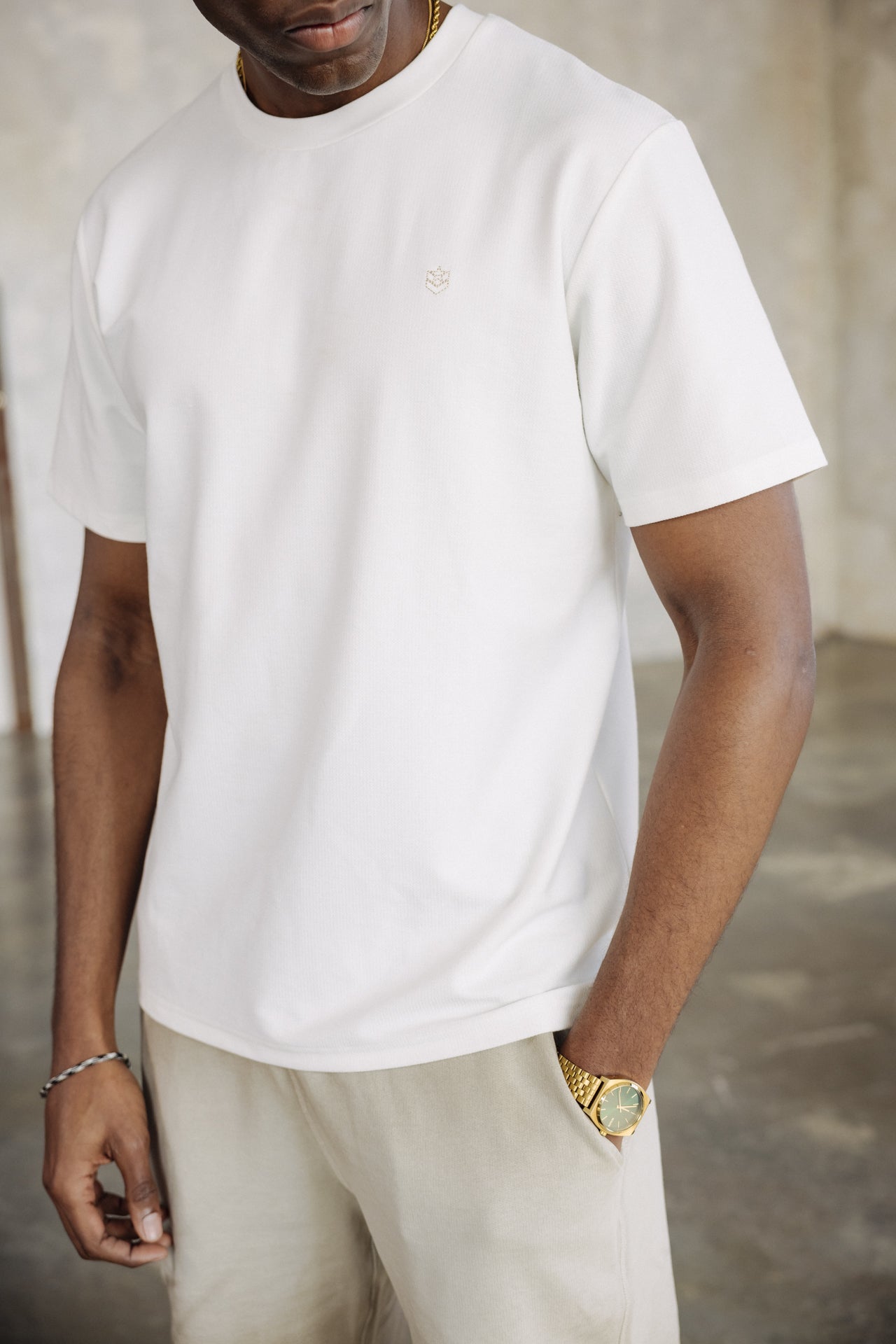 

Embroidered T-shirt Men Chuck Frill off white | Freeman T. Porter