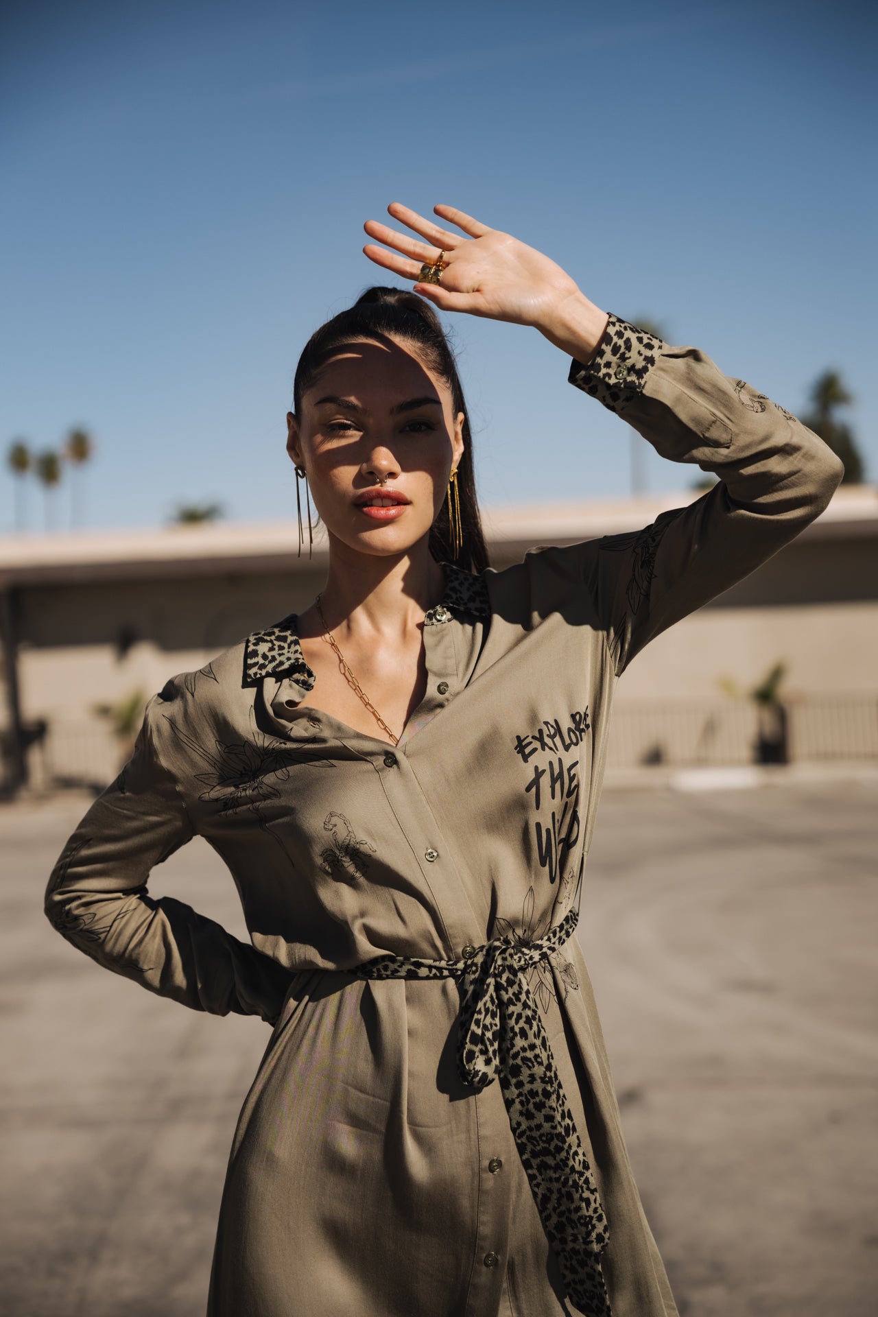 

Shirt dress leo details Woman Ravissa Sahara Trip deep lichen green | Freeman T. Porter