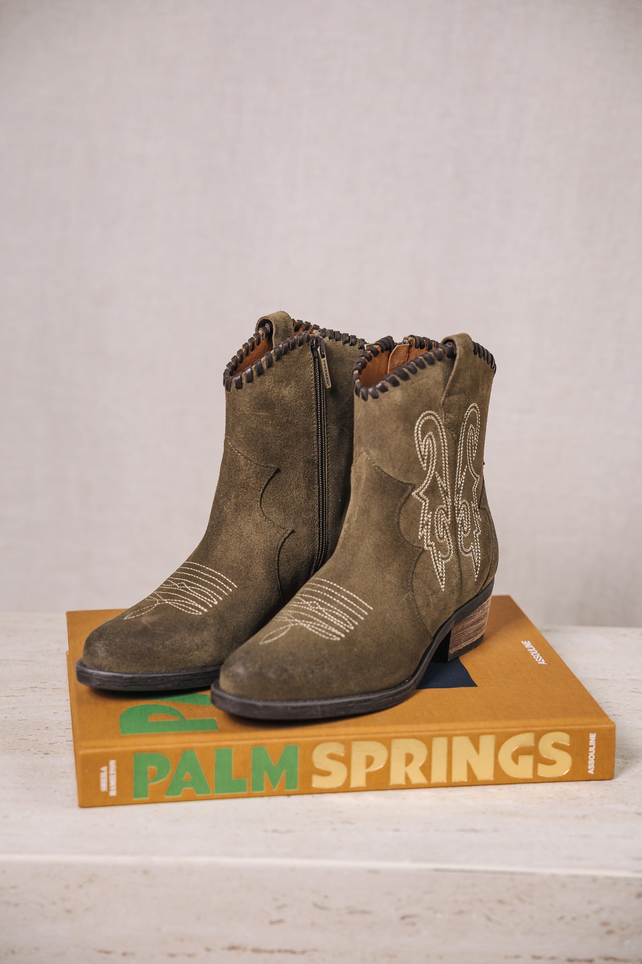   
            

Stiefeletten aus Wildleder Frau Laurene Suede Embro olive | Freeman T. Porter
          