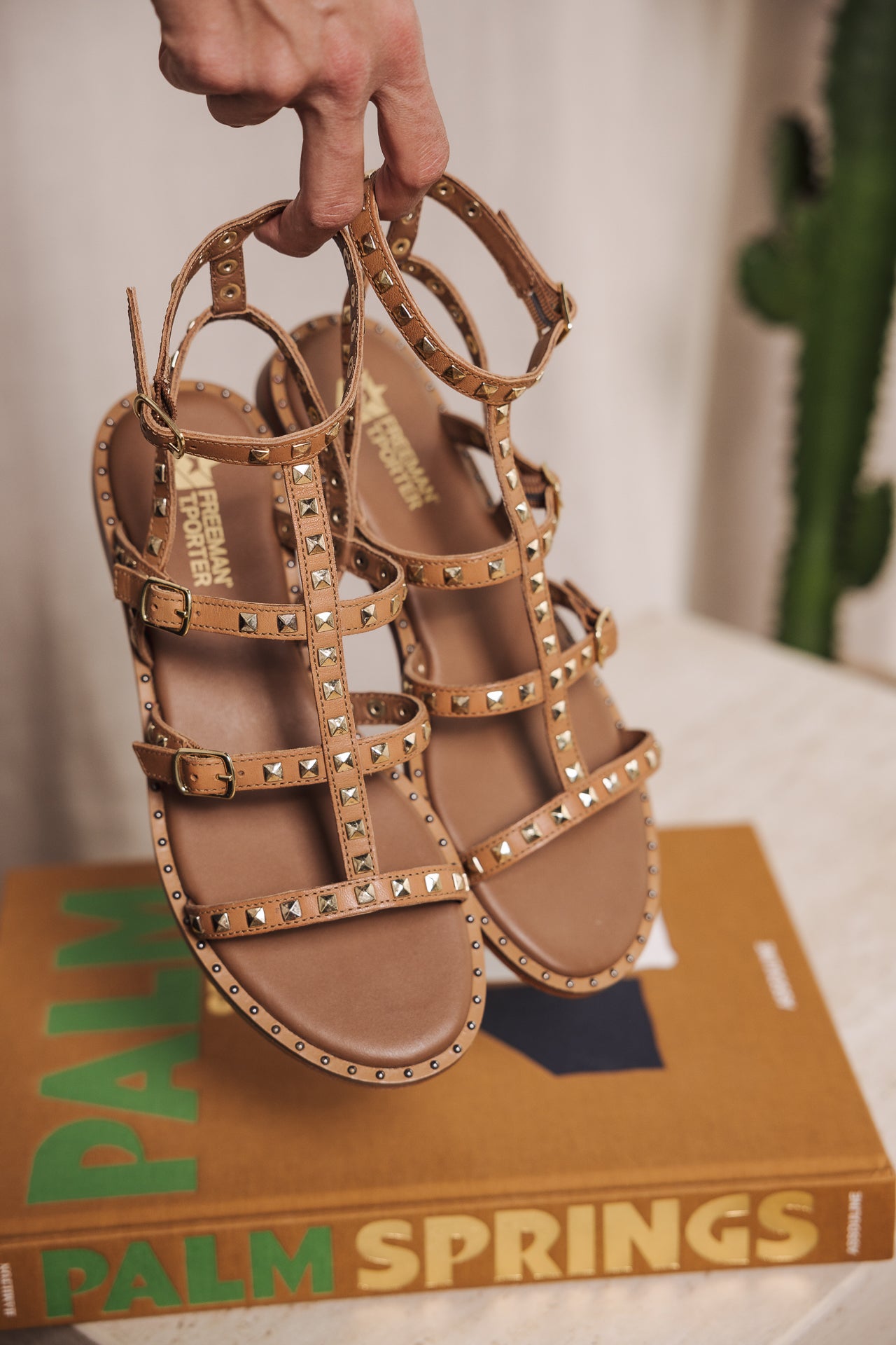   
            

Sandalen mit Nieten Frau Pruni camel | Freeman T. Porter
          