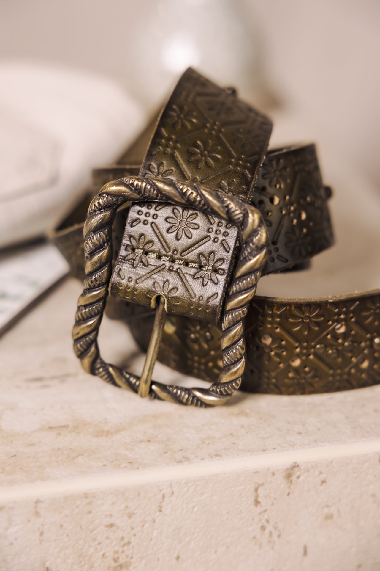 
              

Leather belt Woman Floralia khaki | Freeman T. Porter
            