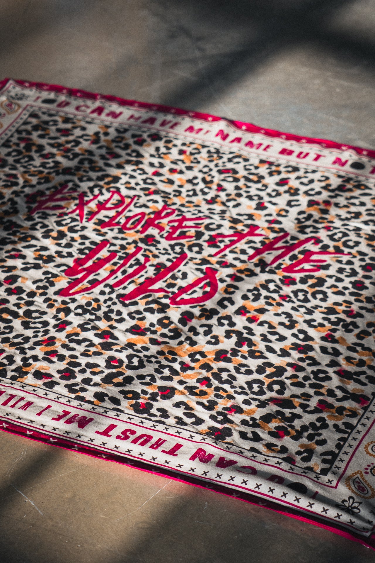 

Foulard imprimé Femme Fathia Wild Leopard Small pearled ivory | Freeman T. Porter