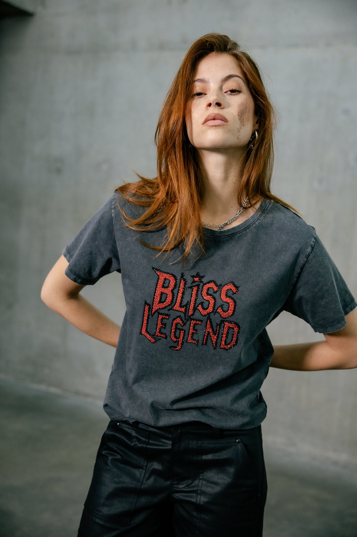 
              

Bedrucktes T-Shirt mit Strasssteinen Frau Suria Bliss Legend carbone | Freeman T. Porter
            