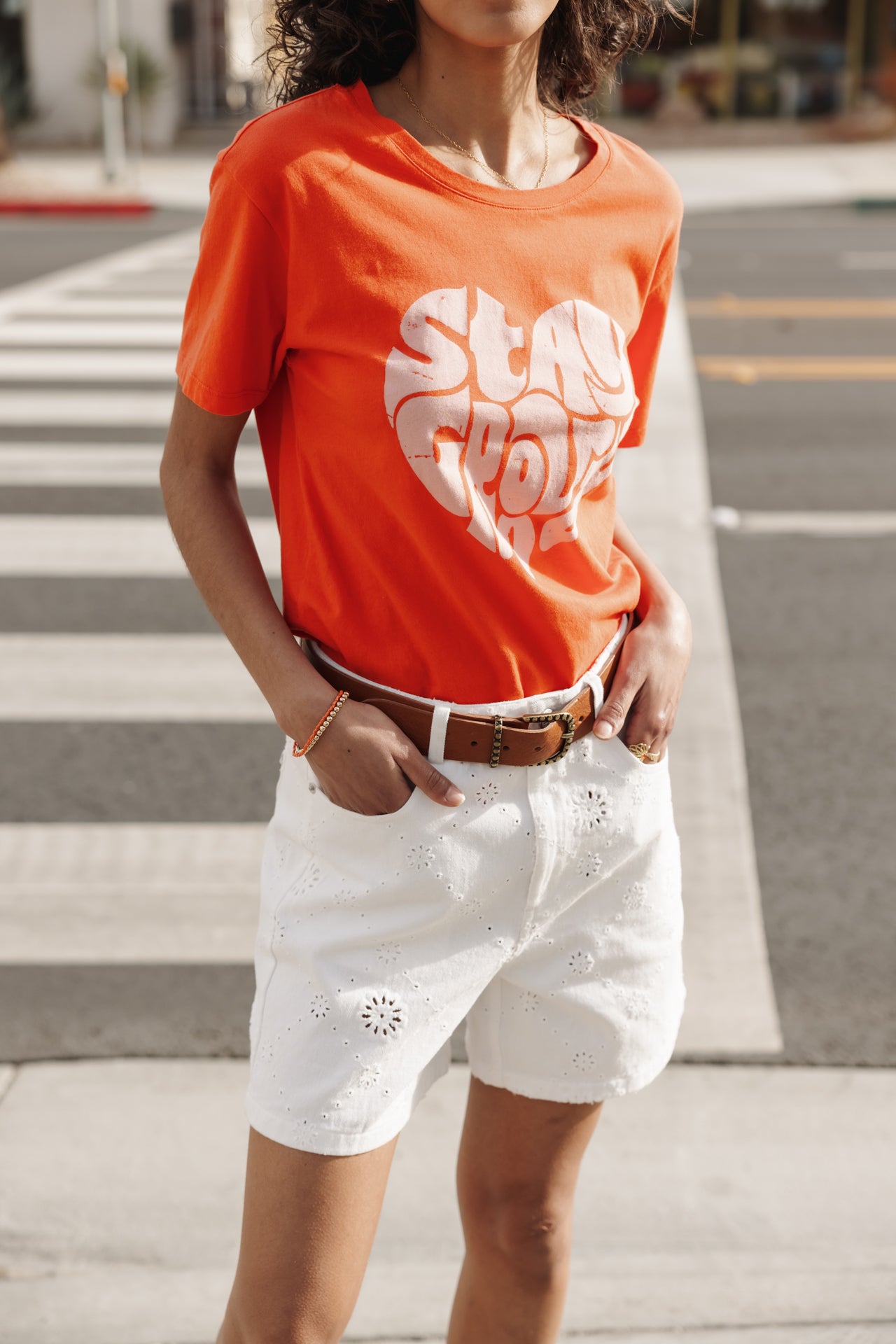 

Bedrucktes T-Shirt Frau Suria Stay Groovy tigerlily | Freeman T. Porter