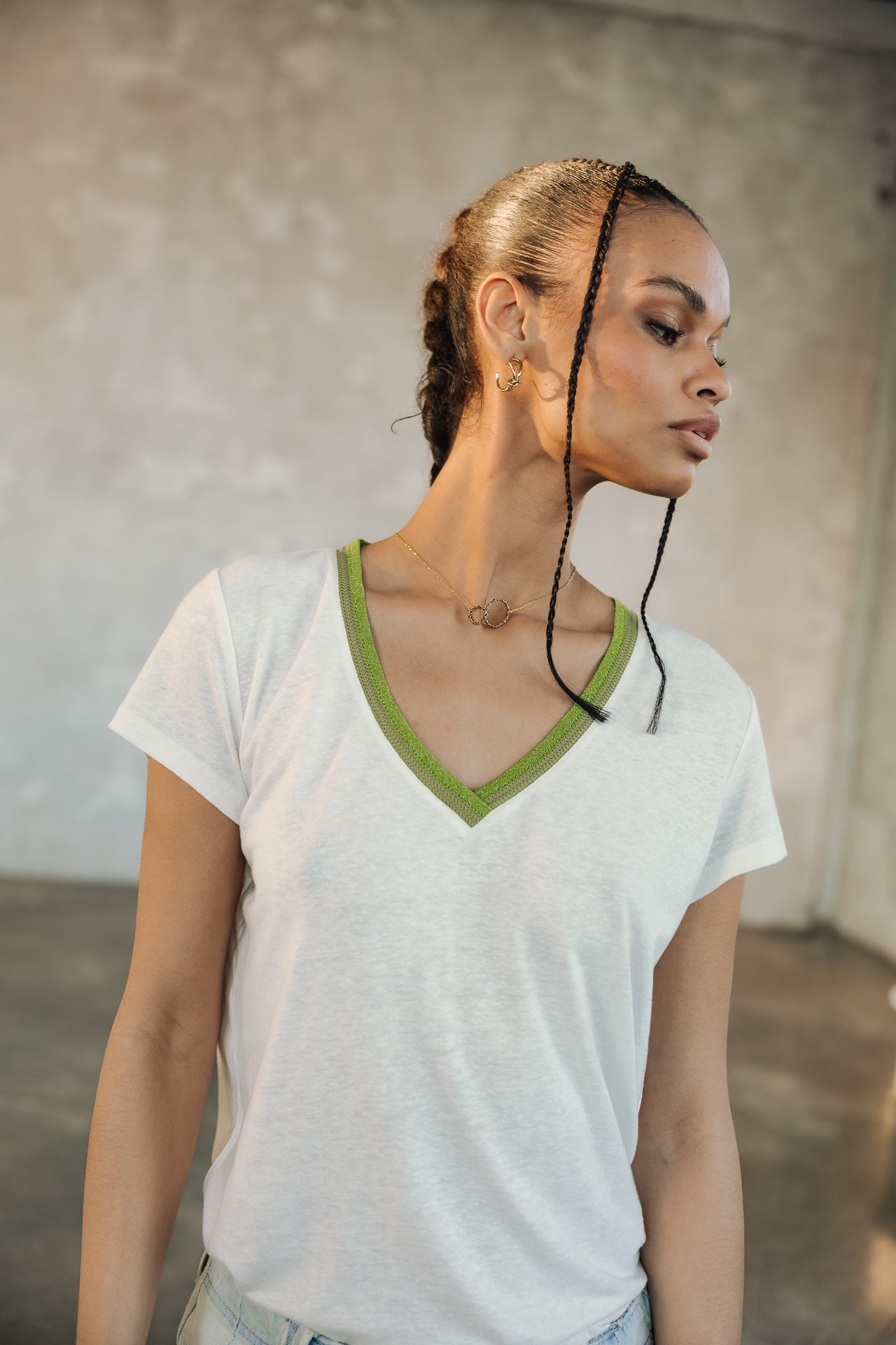   
            

T-shirt col V Femme Taile Ribbon sage | Freeman T. Porter
          