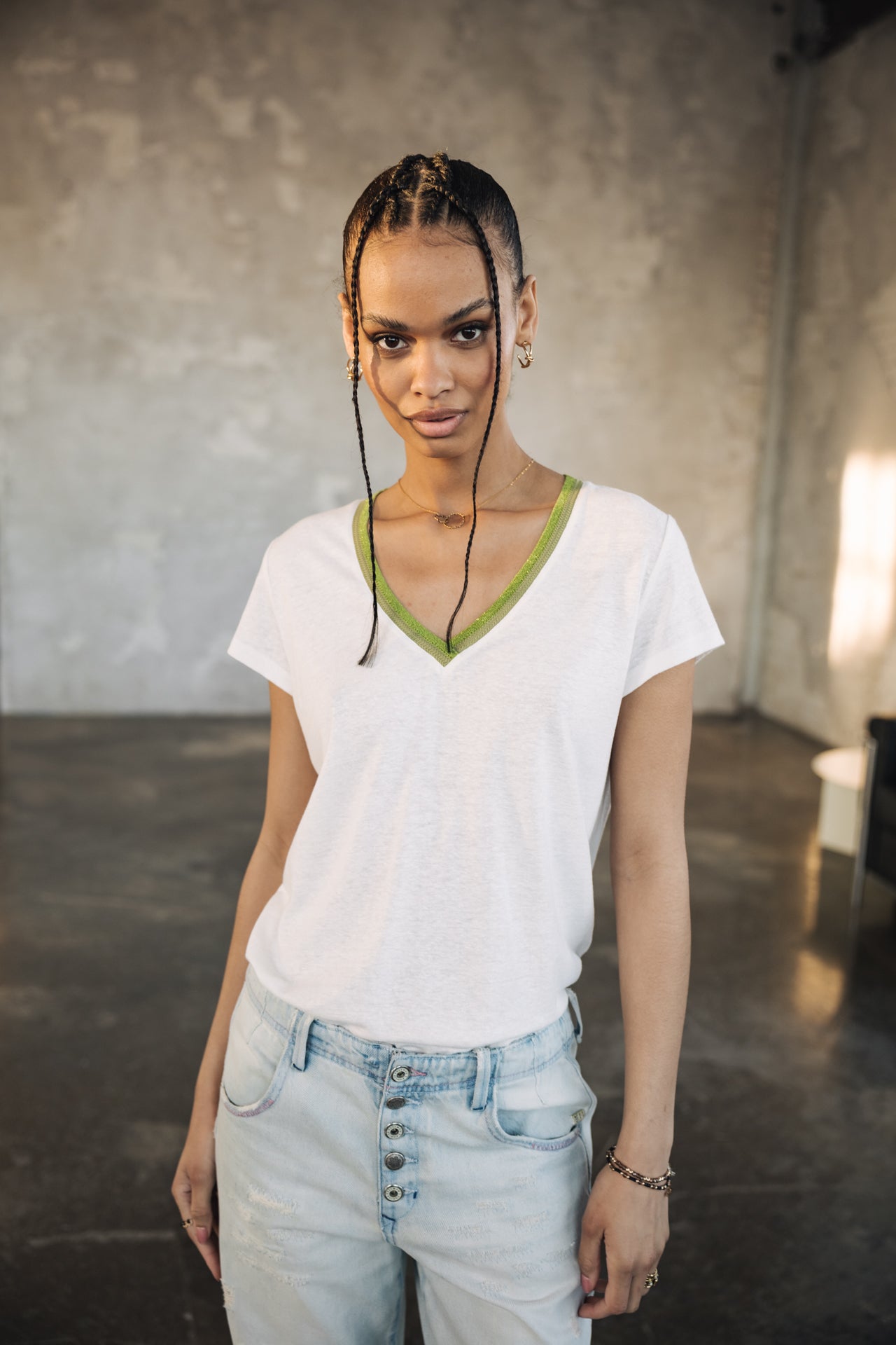 

Camiseta con cuello de pico Mujer Taile Ribbon sage | Freeman T. Porter