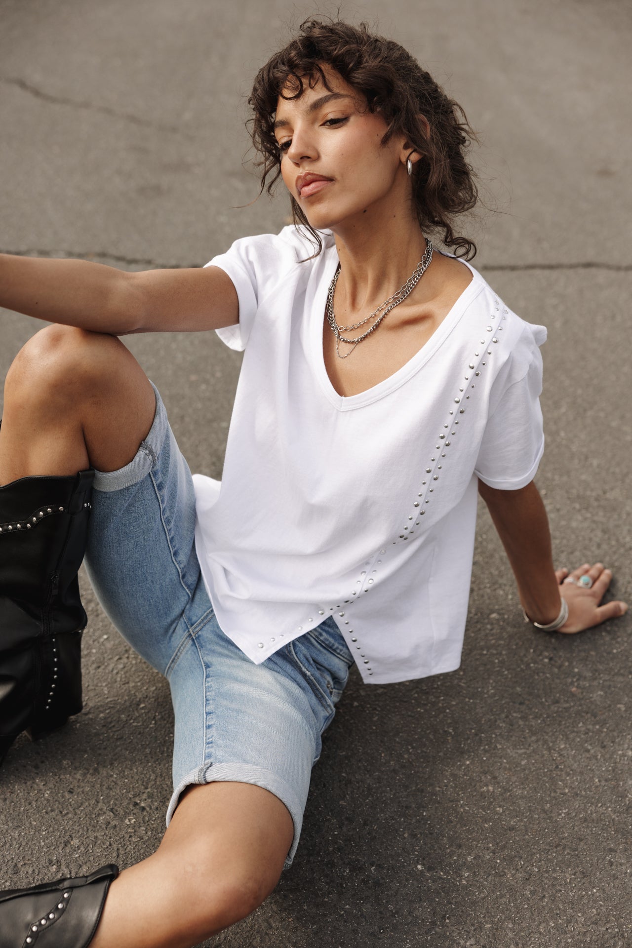 

Studded V-neck T-shirt Woman Tribeta white | Freeman T. Porter