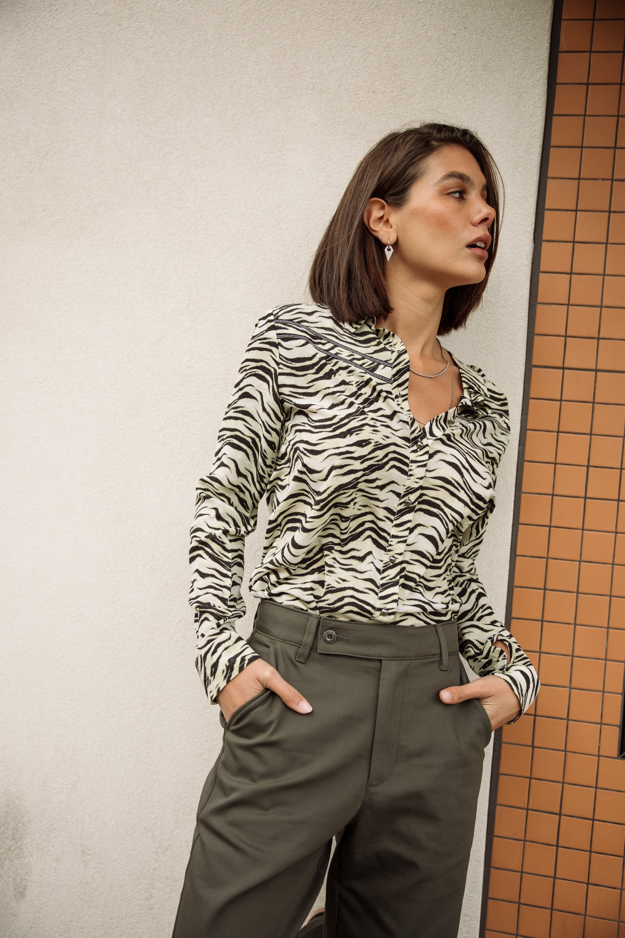 

Chemise détails cloutés Femme Crizia Green Tiger original | Freeman T. Porter