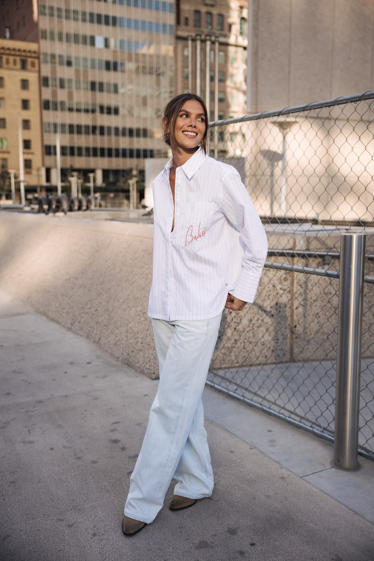 
              

Chemise rayée et brodée Femme Chestine Boyfriend white | Freeman T. Porter
            