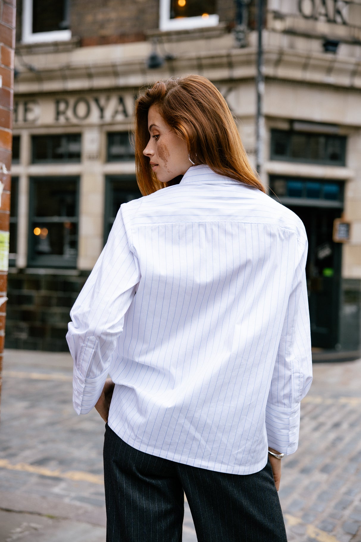 

Camisa a rayas y bordada Mujer Chestine Boyfriend white | Freeman T. Porter