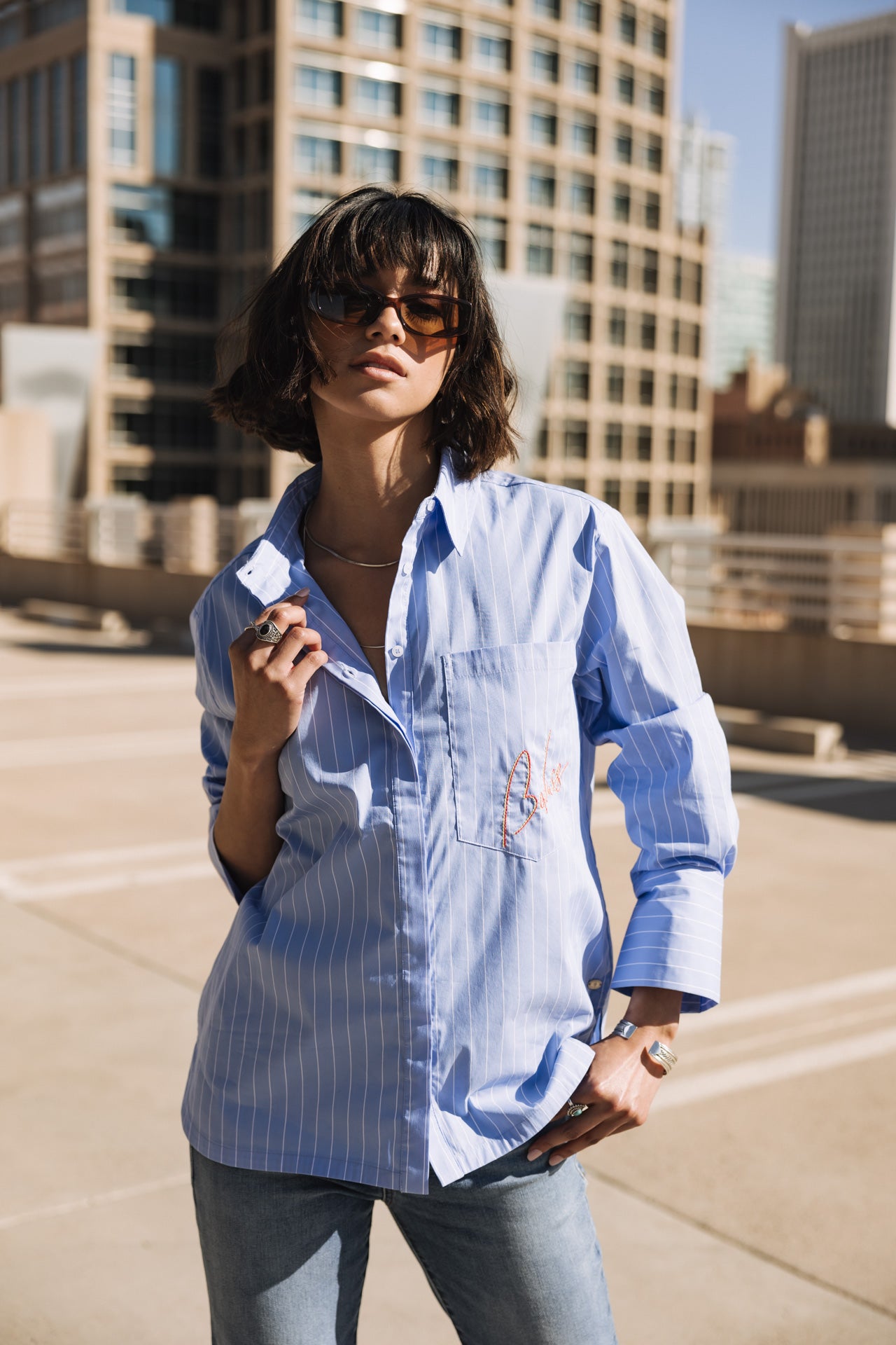   
            

Chemise rayée et brodée Femme Chestine Boyfriend baby blue | Freeman T. Porter
          