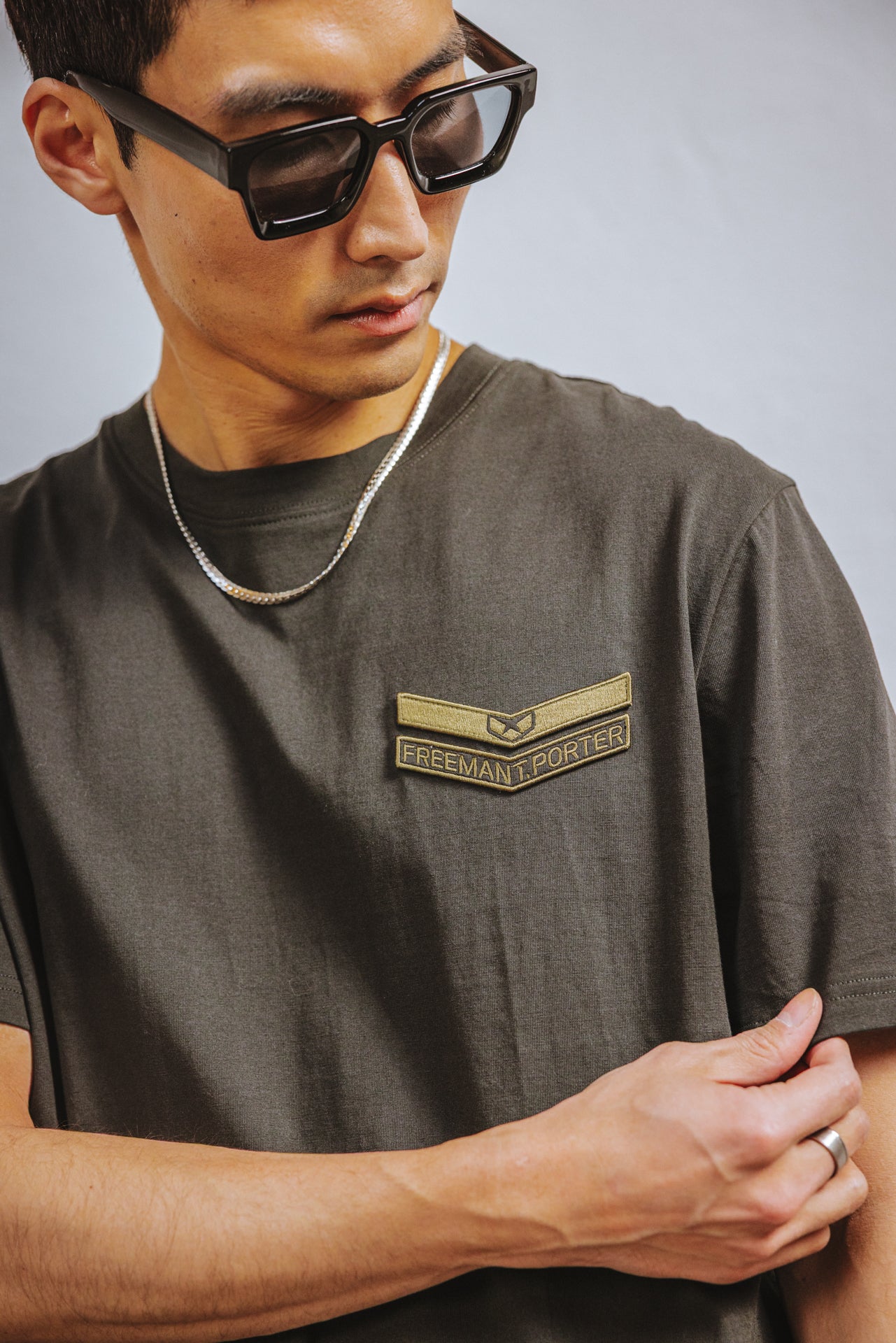 

Straight fit T-shirt Men Chuck Sergeant pirate black | Freeman T. Porter