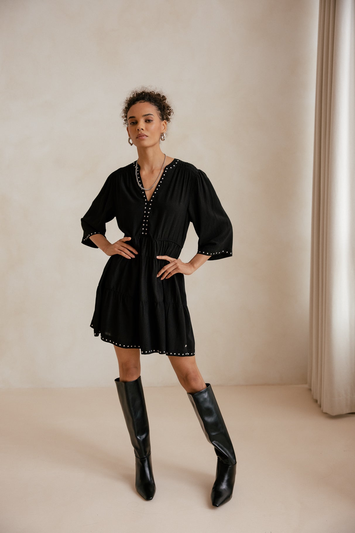 
              

Robe détails cloutés Femme Reyeline Magic Sky black | Freeman T. Porter
            