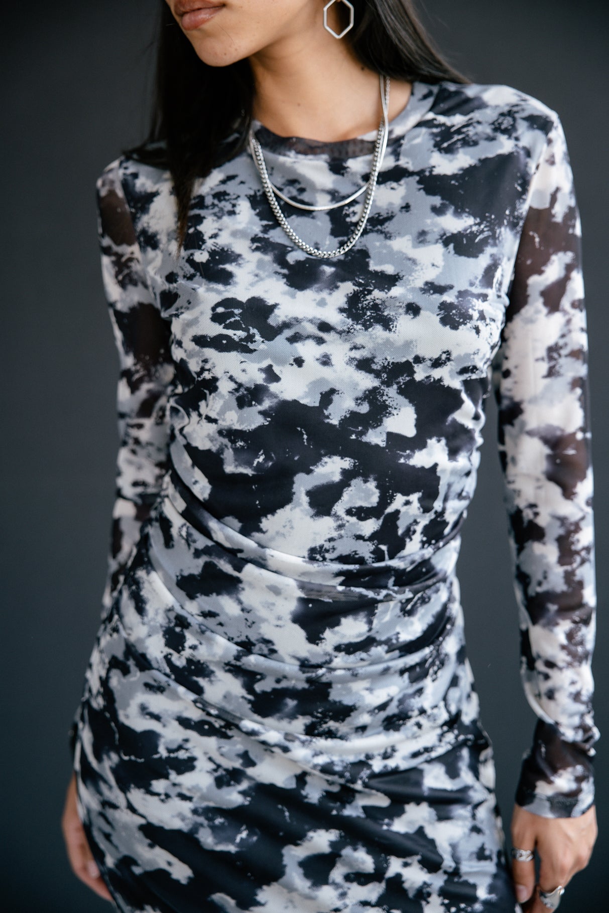
              

Robe avec jeux de transparence Frau Rasmina Abstract original | Freeman T. Porter
            