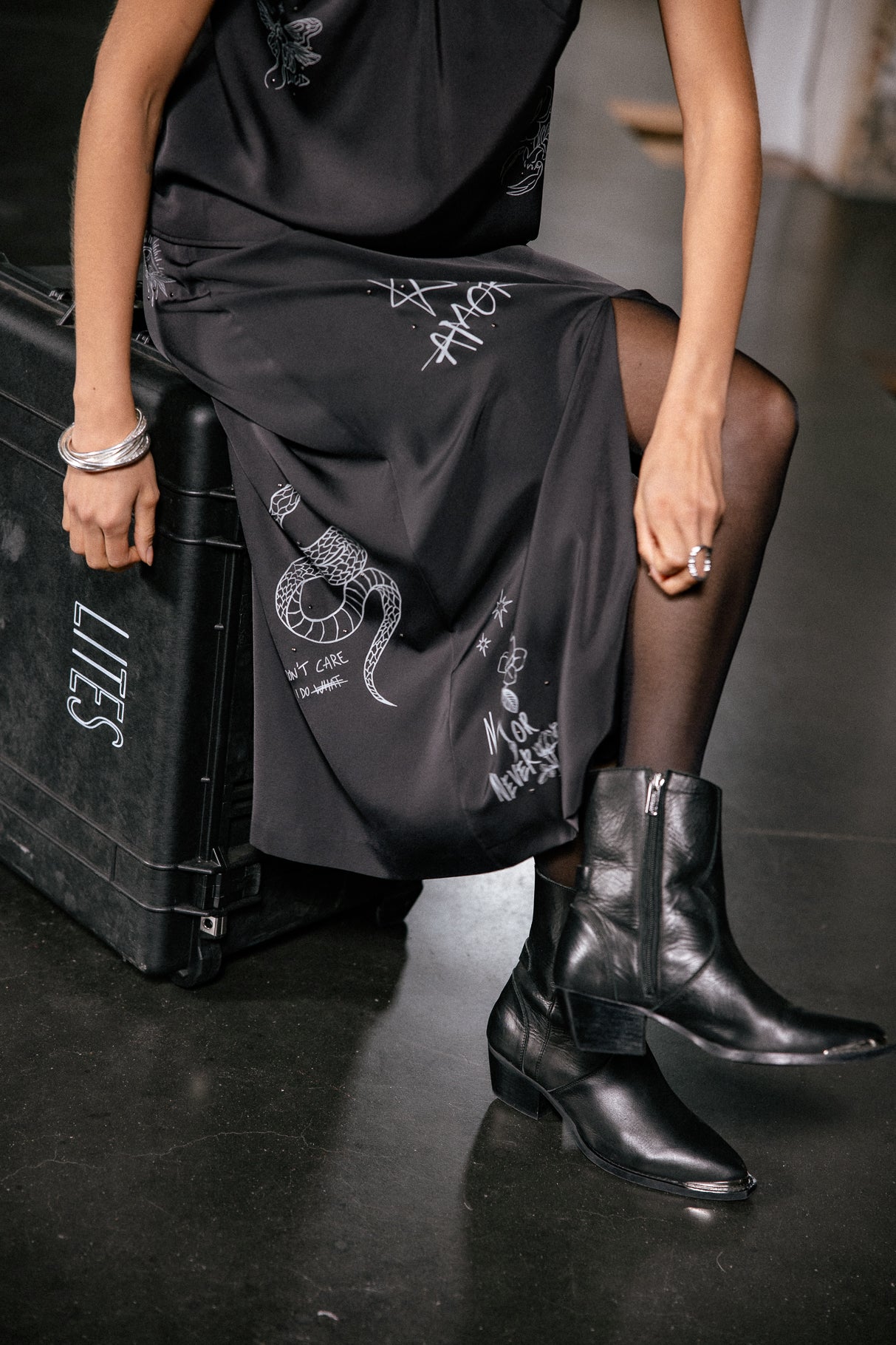 
              

Satin skirt Women Jossina Symbol black | Freeman T. Porter
            