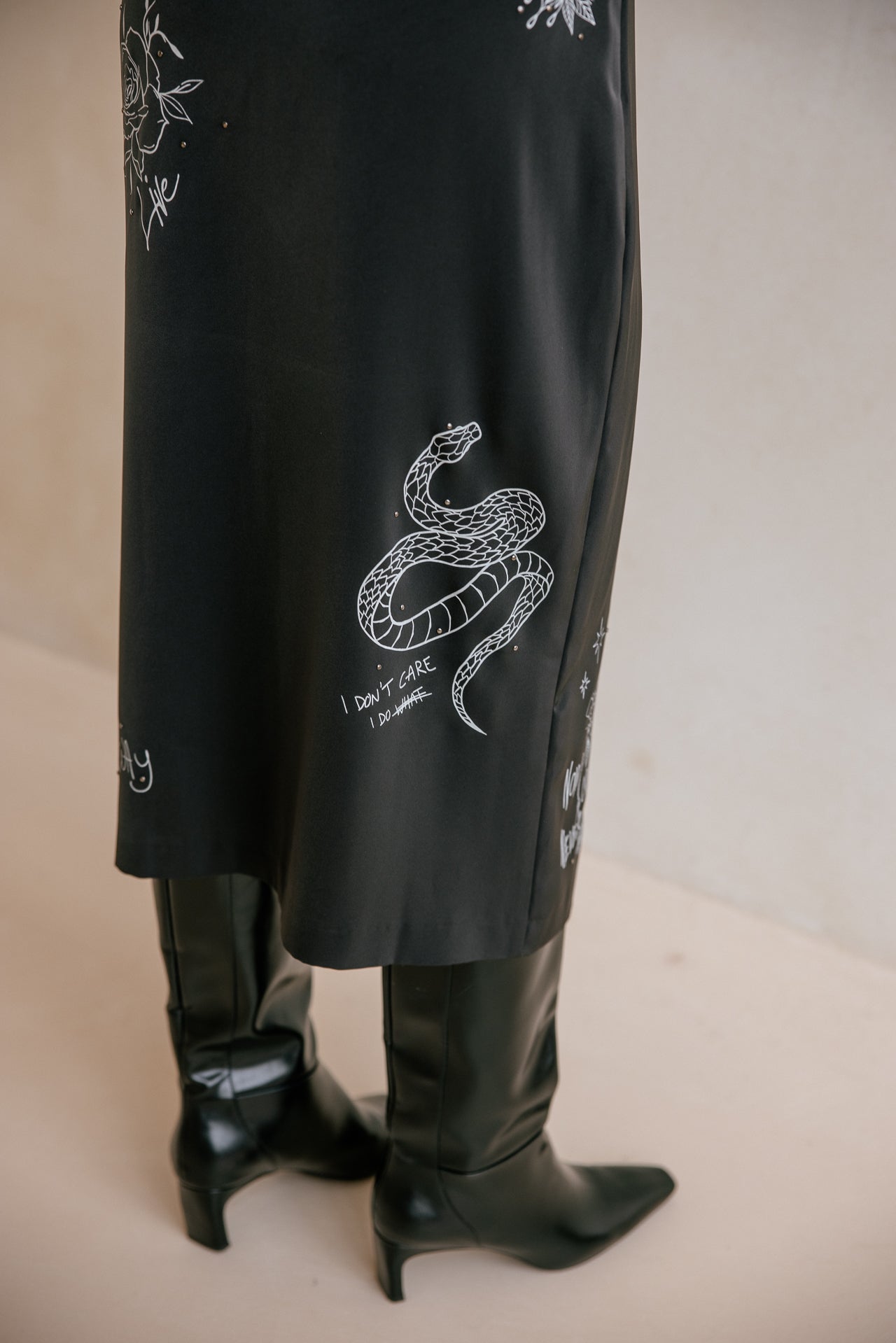 

Jupe en satin Femme Jossina Symbol black | Freeman T. Porter