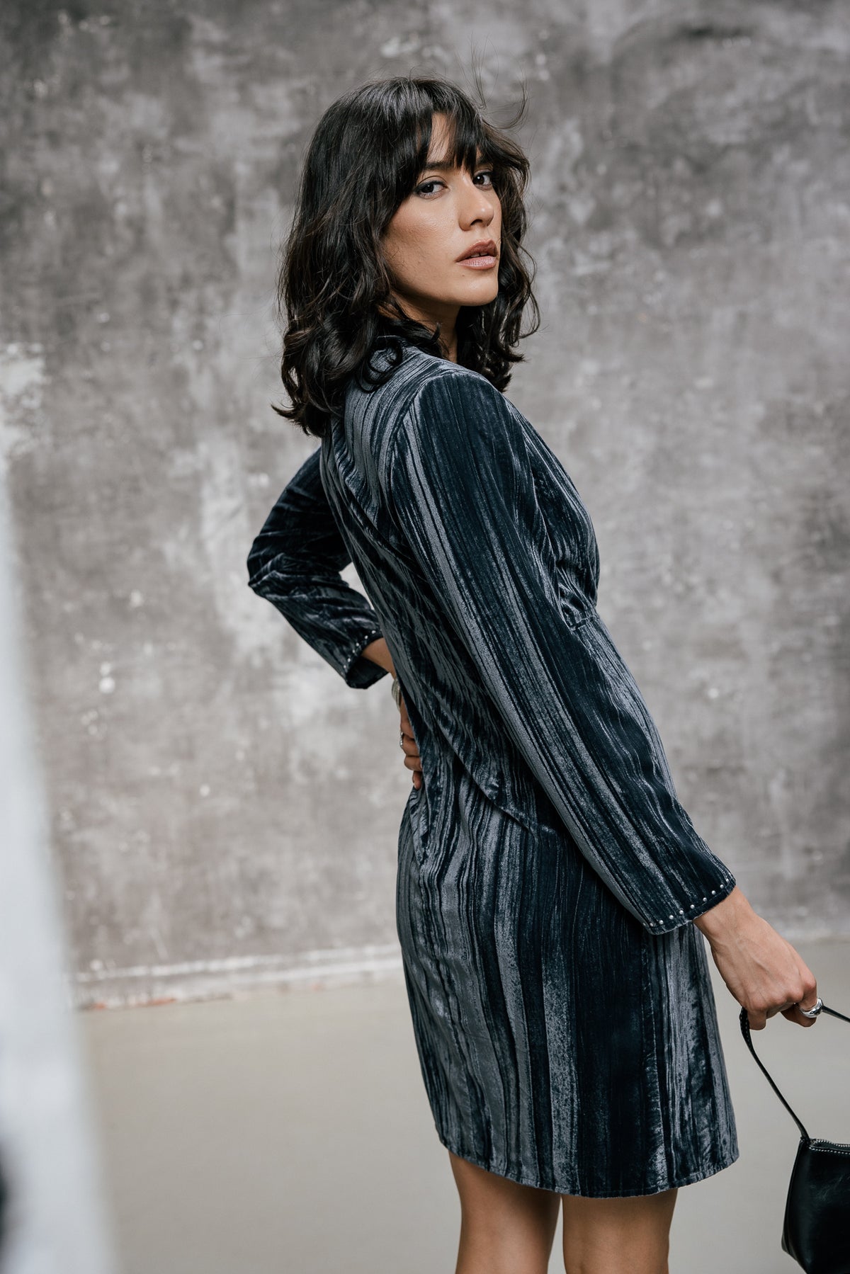 

Kleid aus zerknittertem Samt Damen Renato Velvet grey | Freeman T. Porter