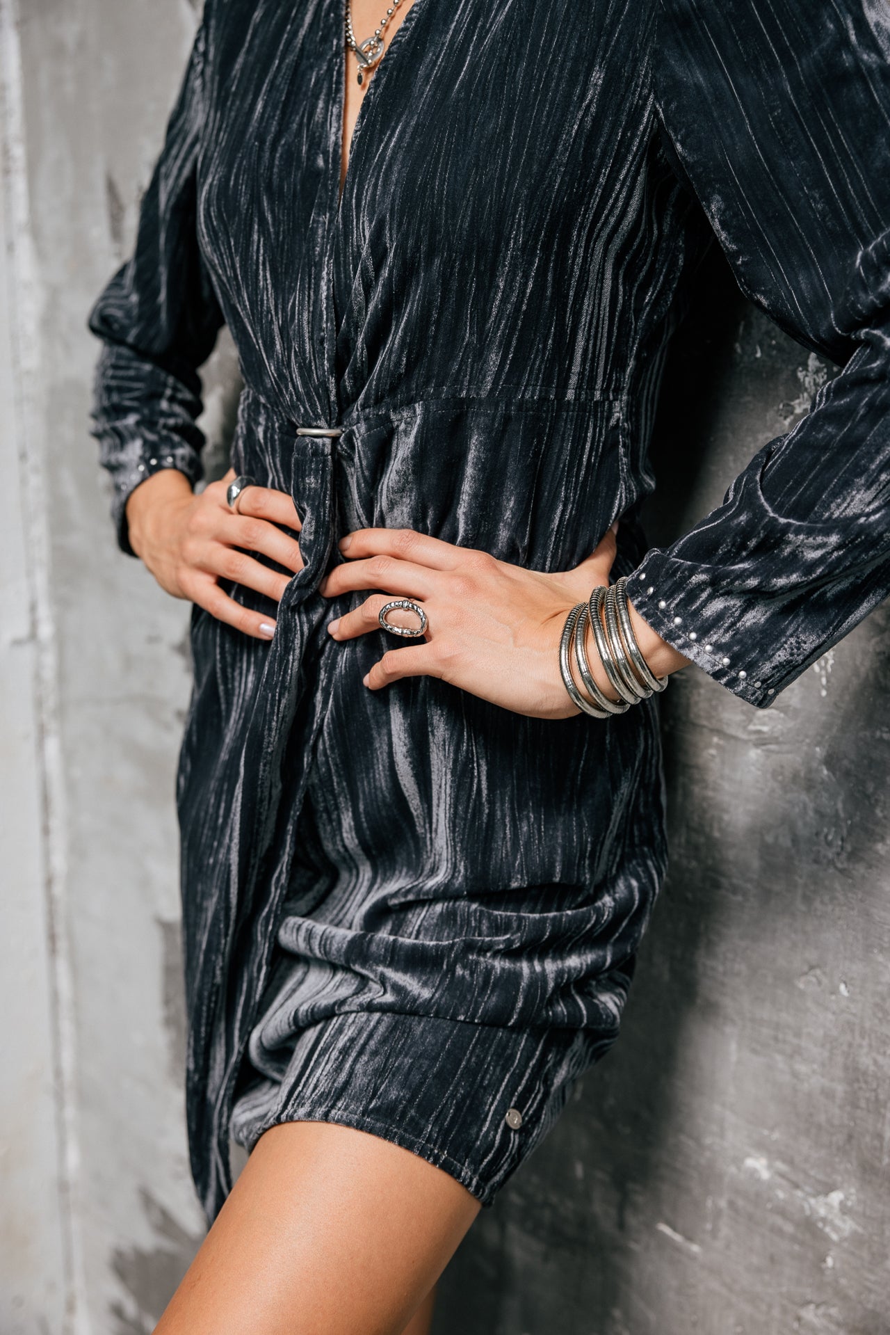

Kleid aus zerknittertem Samt Damen Renato Velvet grey | Freeman T. Porter
