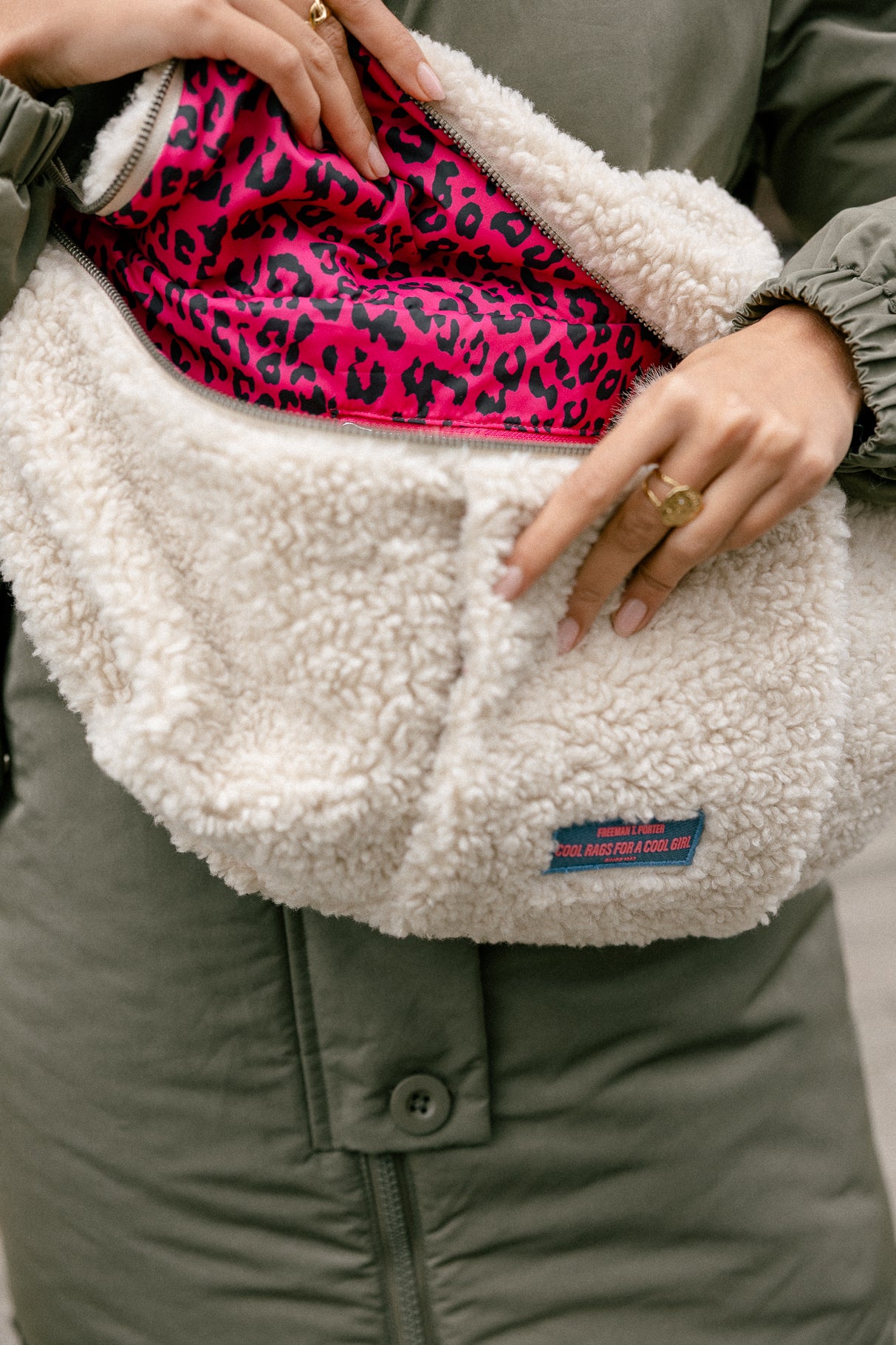 

Sac banane Femme Bea Sherpa XL ecru | Freeman T. Porter