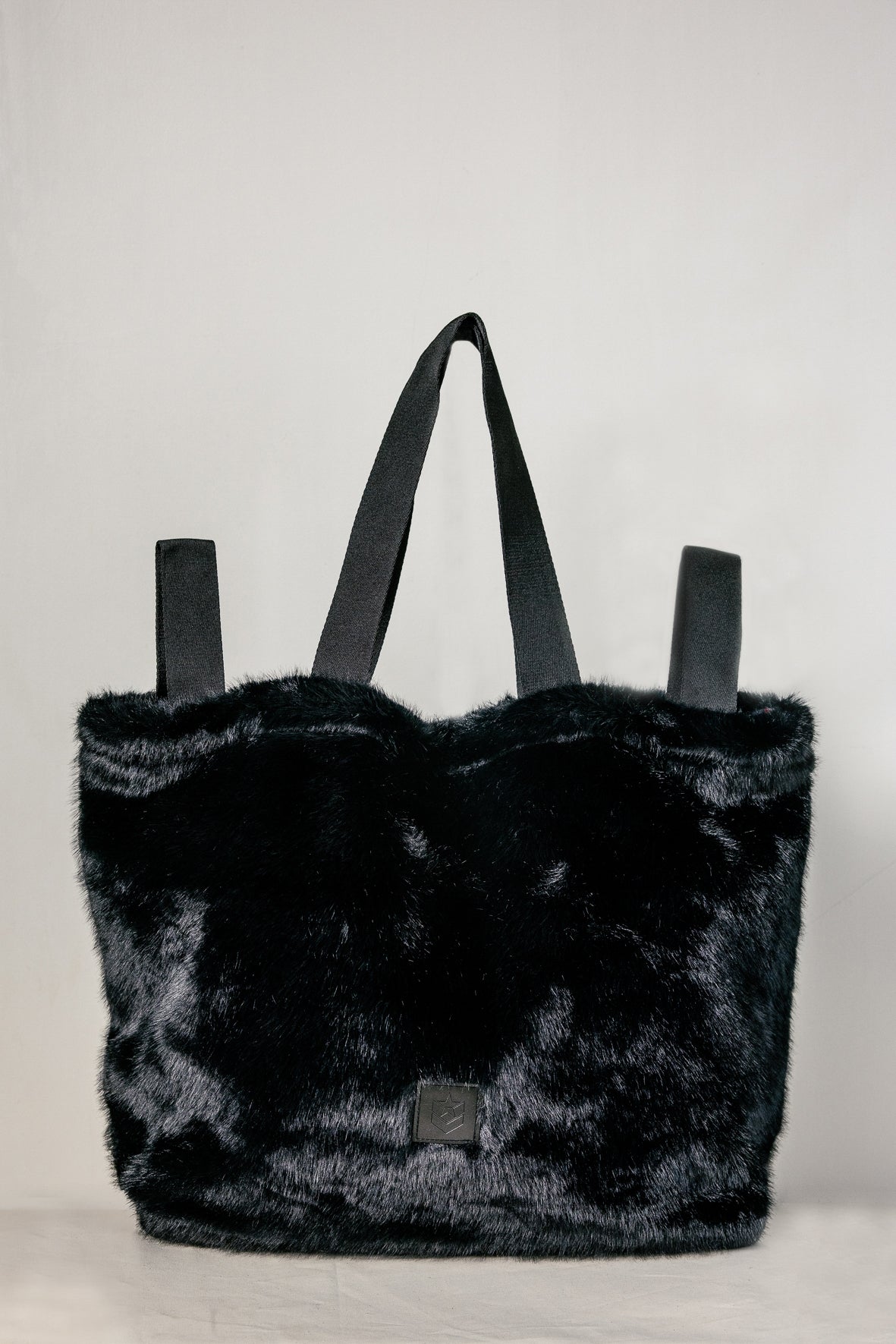 

Tote bag reversível efeito pelo/xadrez Mulher Coletta Fur black | Freeman T. Porter