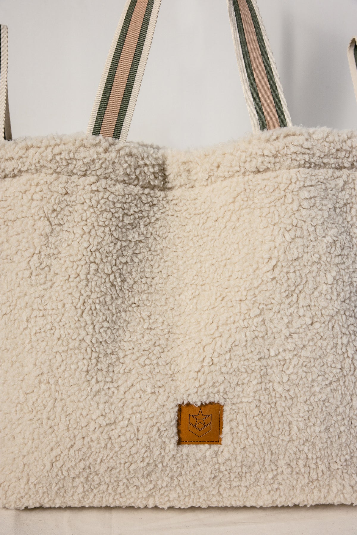 

Tote bag com efeito sherpa e interior de felpa Mulher Coletta Sherpa ecru | Freeman T. Porter